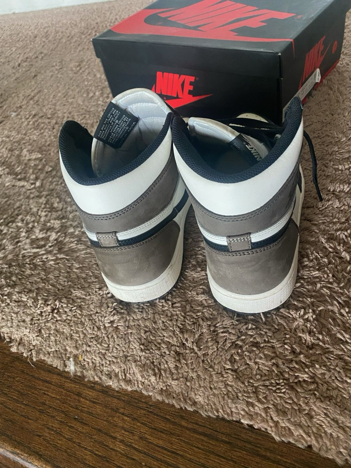 Jordan Brand Air Jordan 1 Retro High OG Dark Mocha Size US 10.5 / EU 43-44 - 1 Thumbnail