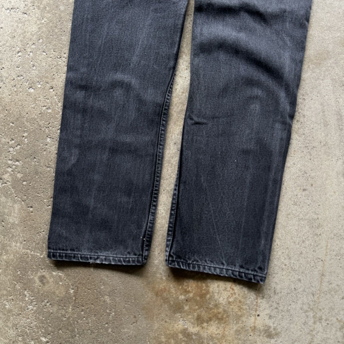 Vintage Vintage 90s Levi's 505 Faded Black Orange Tab Denim Jeans Size US 33 - 12 Thumbnail