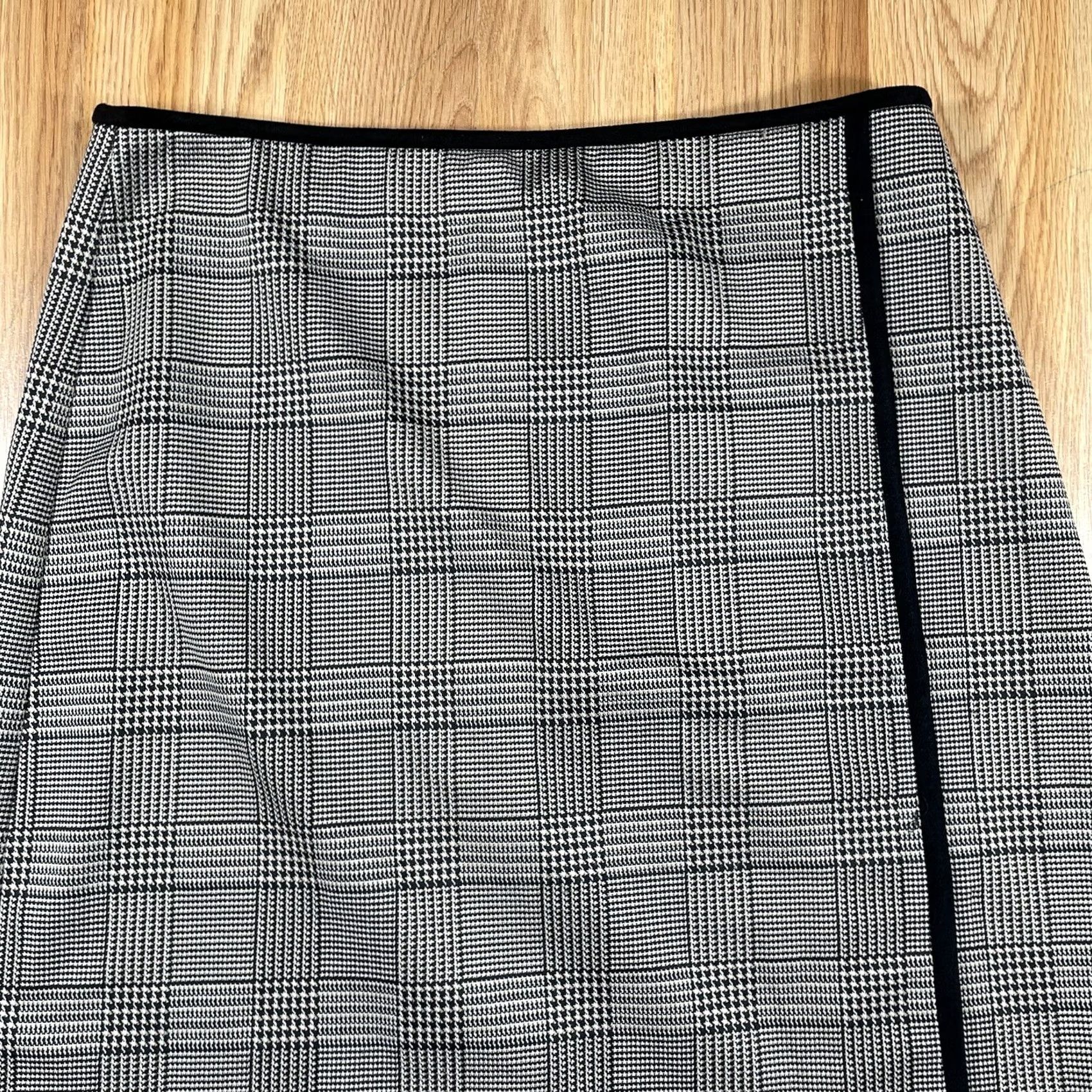 Ann Taylor Ann Taylor Skirt Womens Size 8 Gray Stretch Above Knee Pencil Size 30" / US 8 / IT 44 - 2 Thumbnail