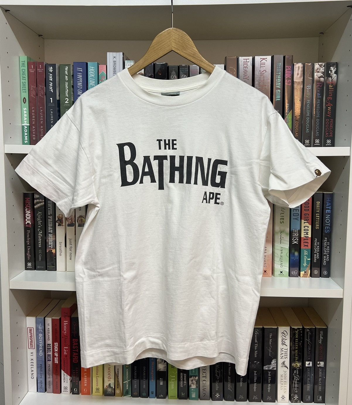 Bape BAPEXCLUSIVE The Beatles Logo Tee Size US M / EU 48-50 / 2 - 1 Thumbnail