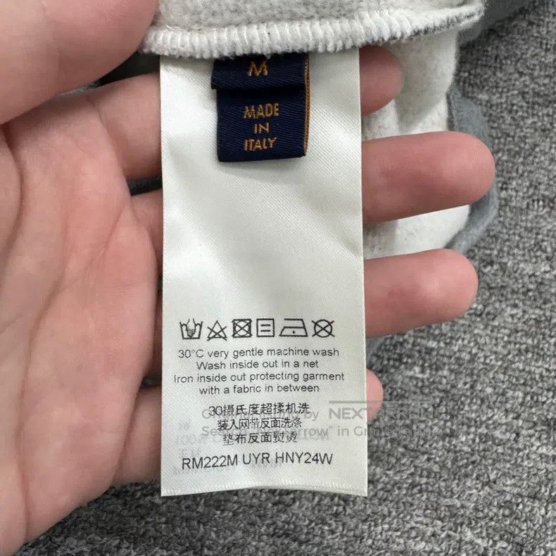 Louis Vuitton Louis Vuitton Graffiti embossed logo hooded sweatshirt Size US M / EU 48-50 / 2 - 3 Thumbnail