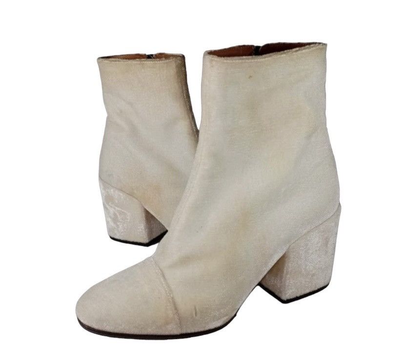 image of Dries Van Noten Ankle Boot Leather Zip in White, Women's (Size 5)
