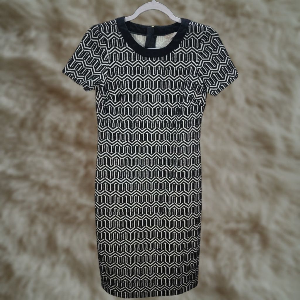 Banana Republic Banana Republic Dress Shirt Women Geometric Short Sleeve Bodycon White Black Sz 2 Summer Casual Party/Cocktail Womens Size 26" / US 2 / IT 38 - 1 Thumbnail