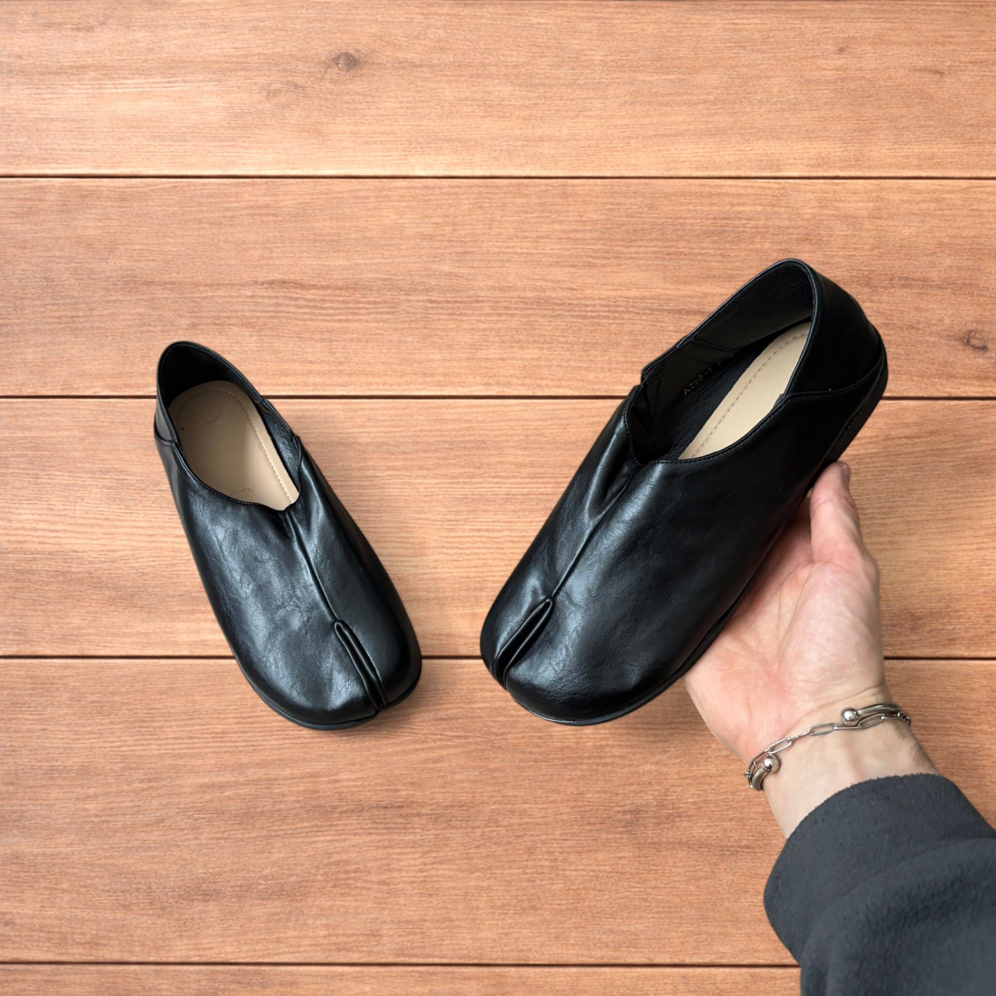 Japanese Brand Vintage style faux leather tabi split toe shoes in black. Size US 9 / IT 39 - 1 Thumbnail