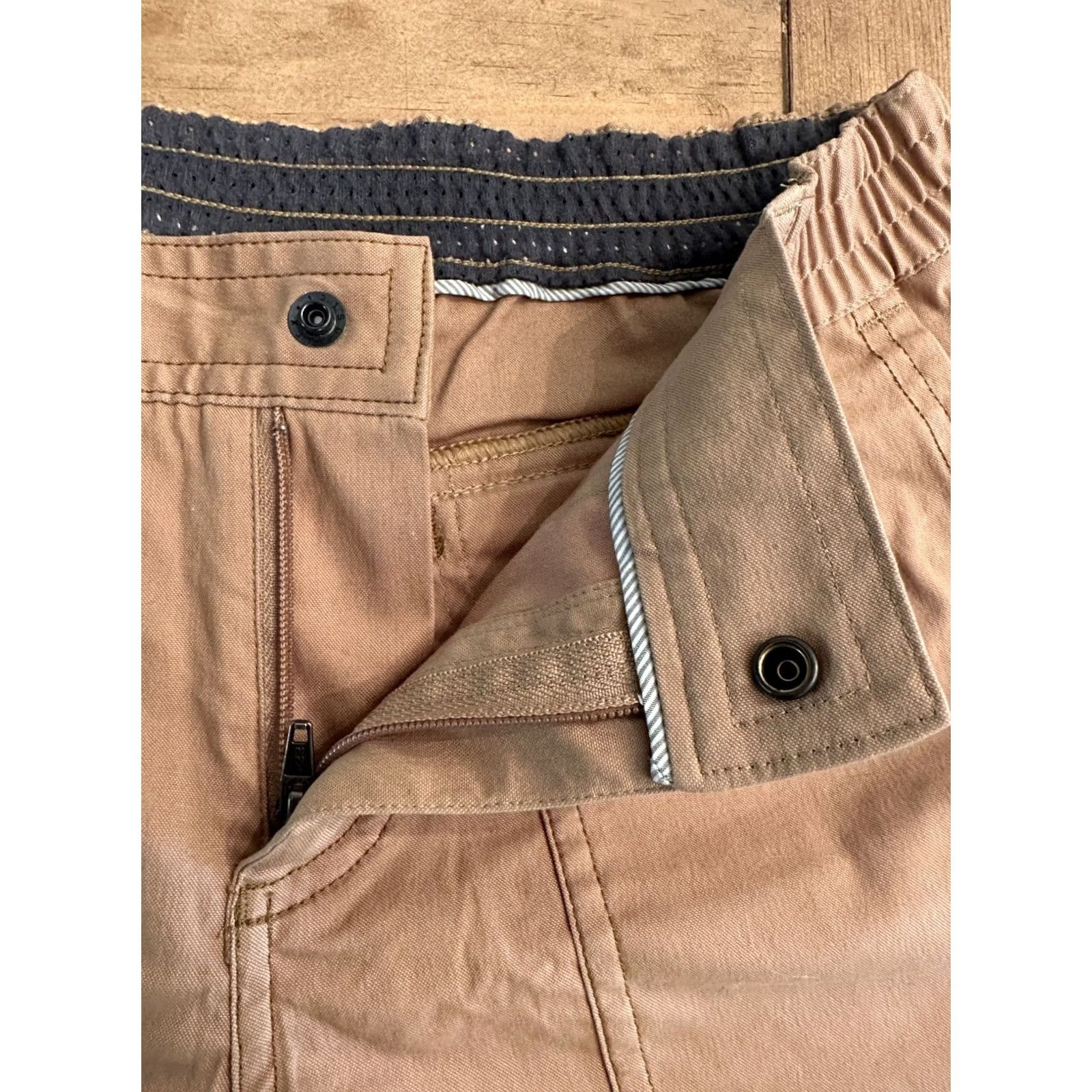 Mountain Hardwear VINTAGE Mountain Hardwear Women’s Khaki Nylon Cargo Shorts Size 2 4” Inseam Size 24" / US 00 / IT 34 - 5 Thumbnail