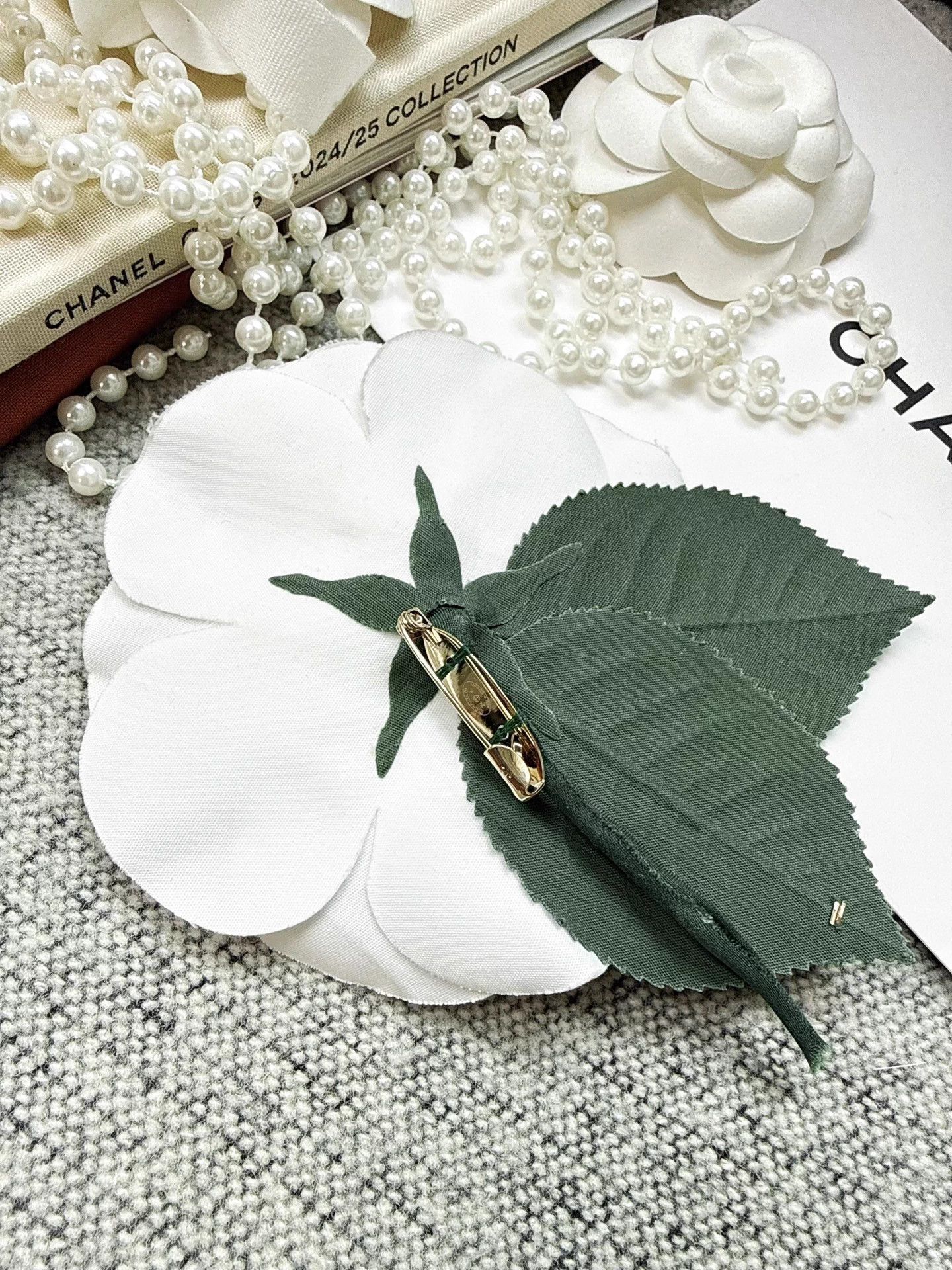 Chanel Chanel 24k Runway 3D White Camellia Brooch New Size ONE SIZE - 4 Thumbnail