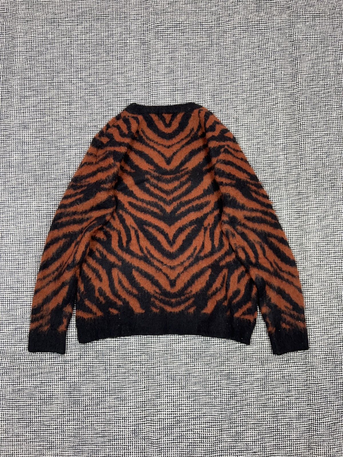 Japanese Brand ➕ y2k style tiger fuzzy boxy sweater harajuku Japanese vibes Size US M / EU 48-50 / 2 - 2 Thumbnail