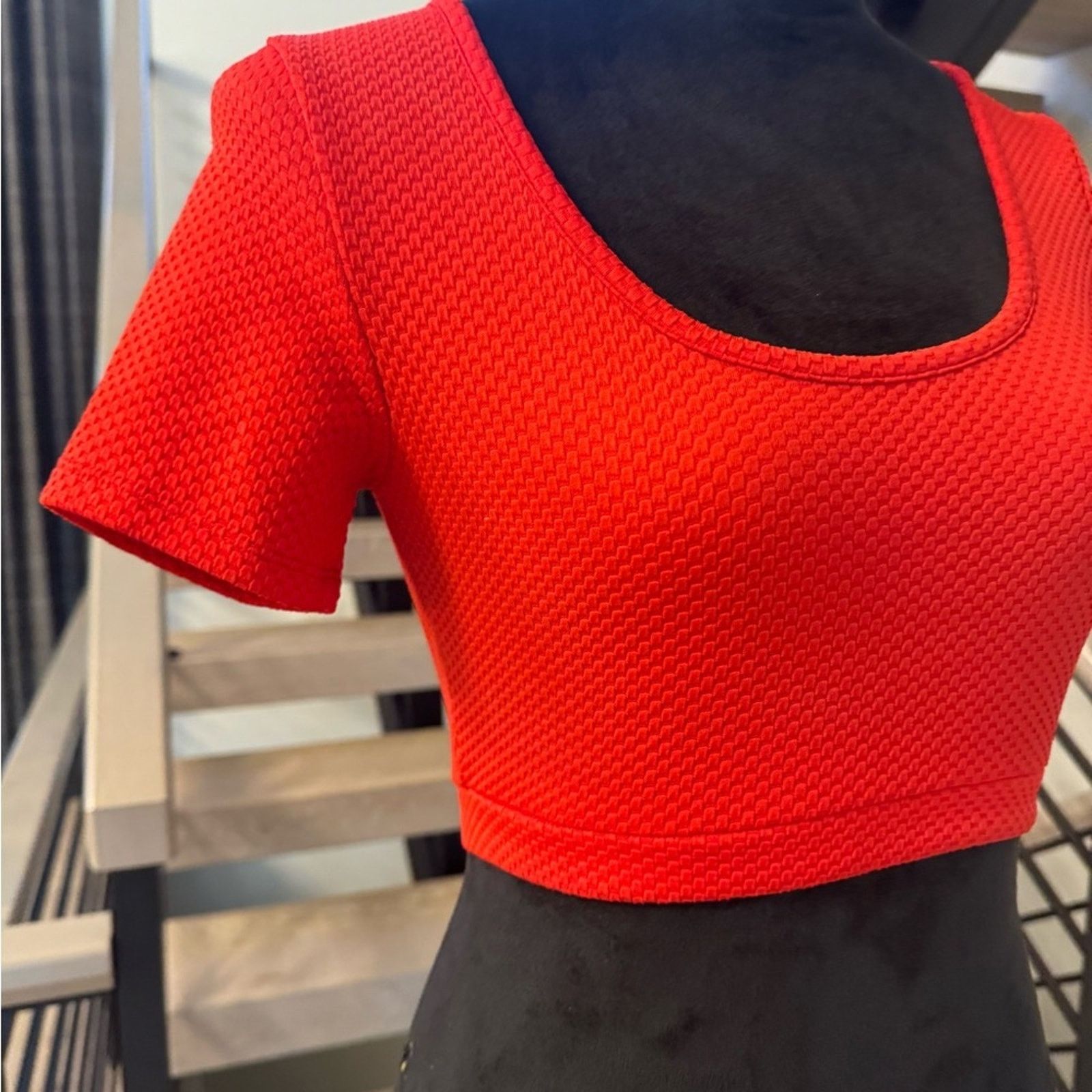 Other New Vibrant Red Women's Textured Crop Top size XS Size XS / US 0-2 / IT 36-38 - 2 Thumbnail