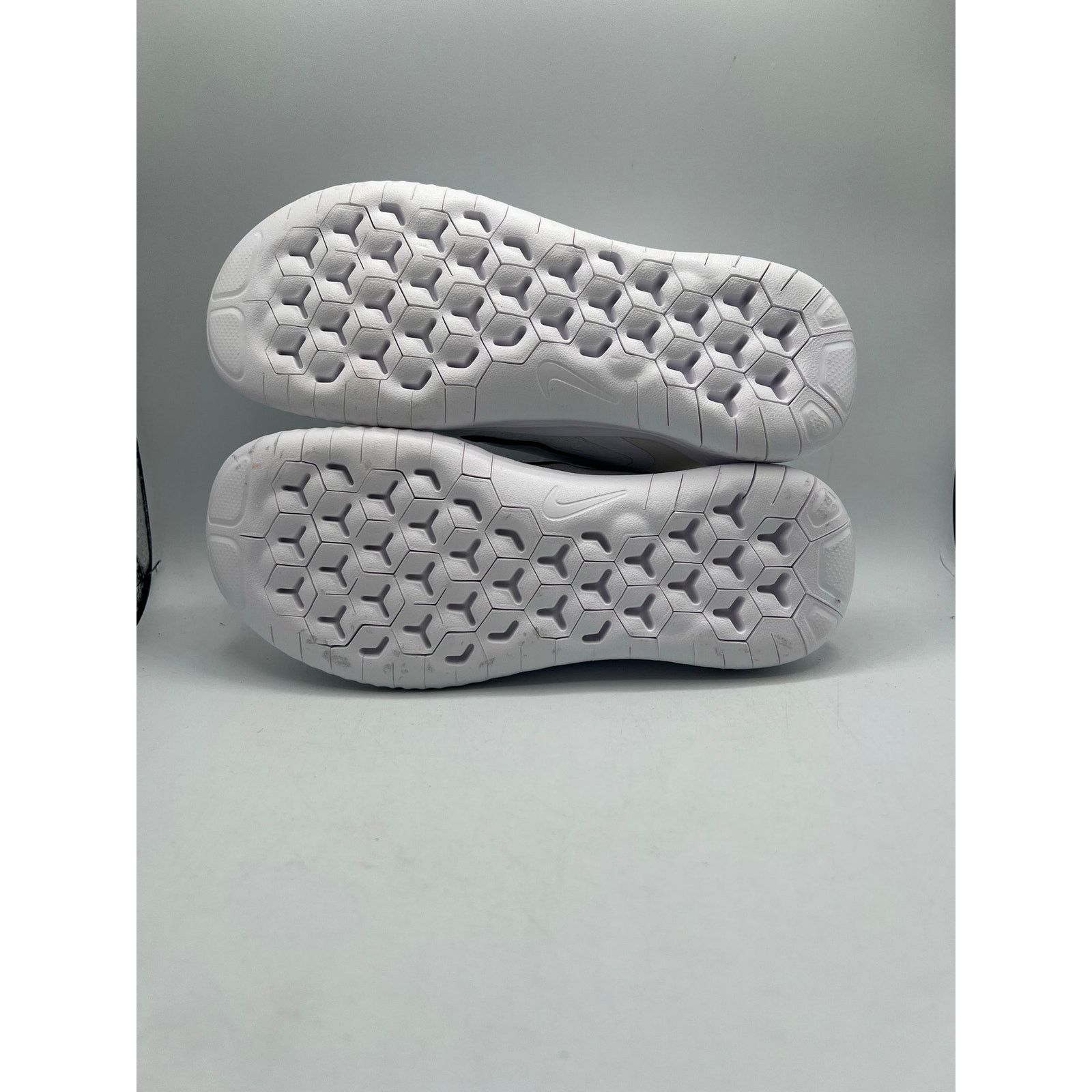 Nike Nike Free RN 2018 “White Black” size 5 women’s Size US 5 / IT 35 - 5 Thumbnail