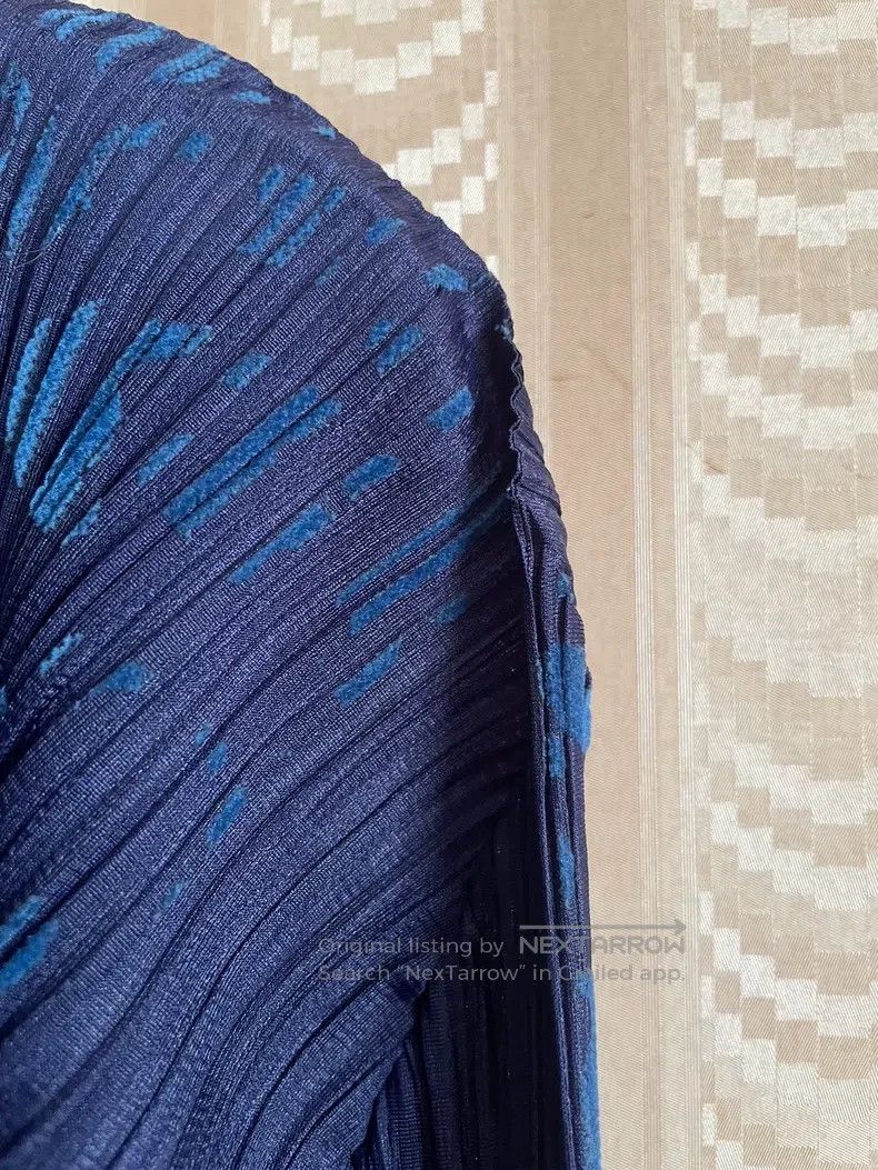 Issey Miyake Issey Miyake Blue Flocked Velvet Pleated Long Sleeve T-shi Size L / US 10 / IT 46 - 6 Thumbnail