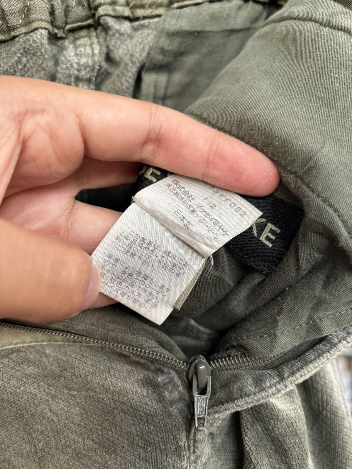 Homme Plisse Issey Miyake ISSEY MIYAKE WASHED GREEN PANELED PANTS Size US 30 / EU 46 - 17 Thumbnail