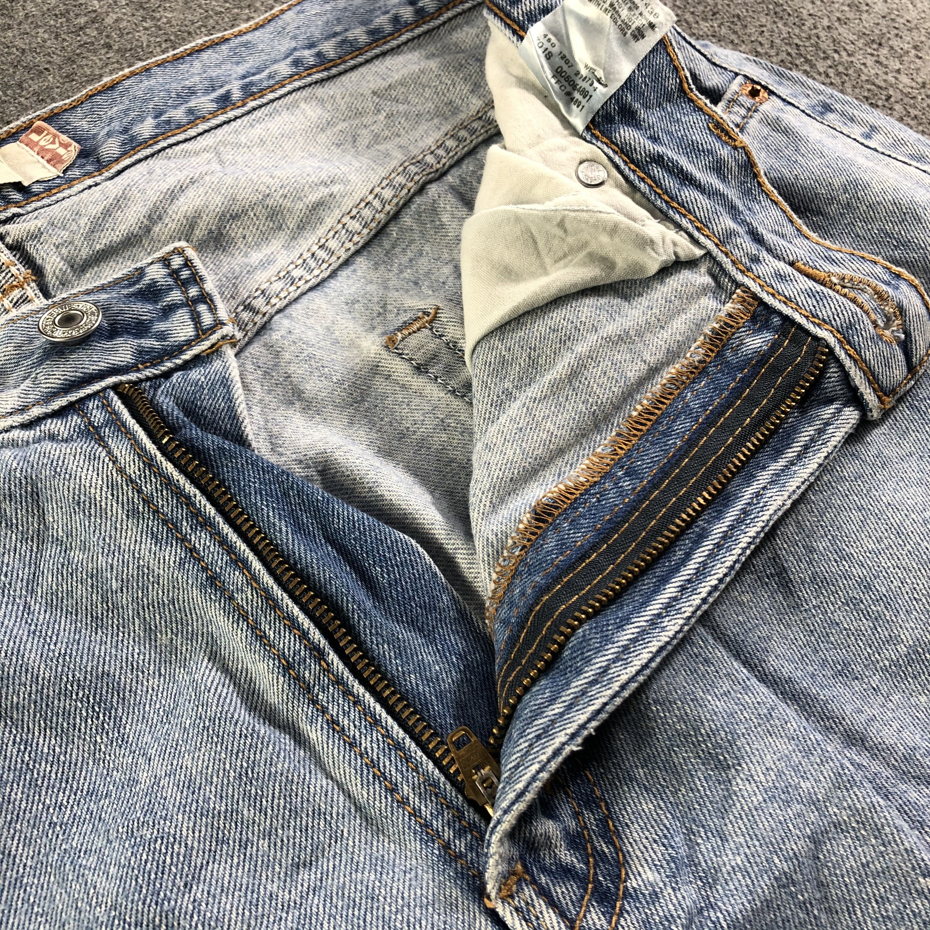 Levi's Vintage Blue Wash Levis 505 Jeans-J3046 Size US 35 - 11 Thumbnail