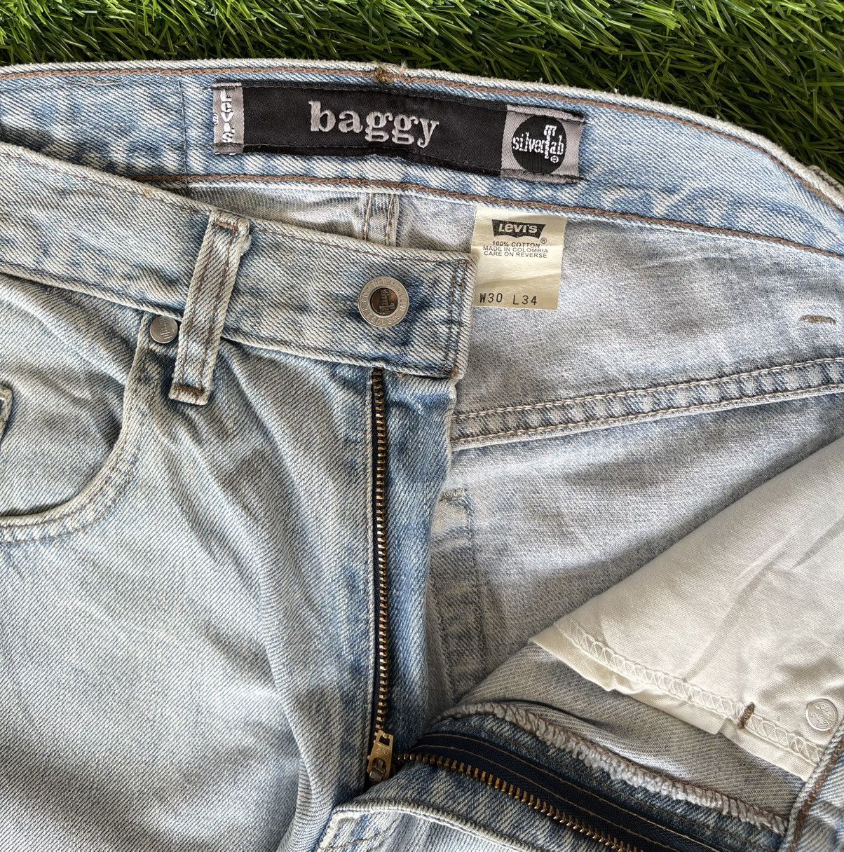 Levi's Vintage’90s🔥LEVI’S SILVERTAB🔥WASHED Denim BAGGY JEANS Size US 31 - 10 Thumbnail
