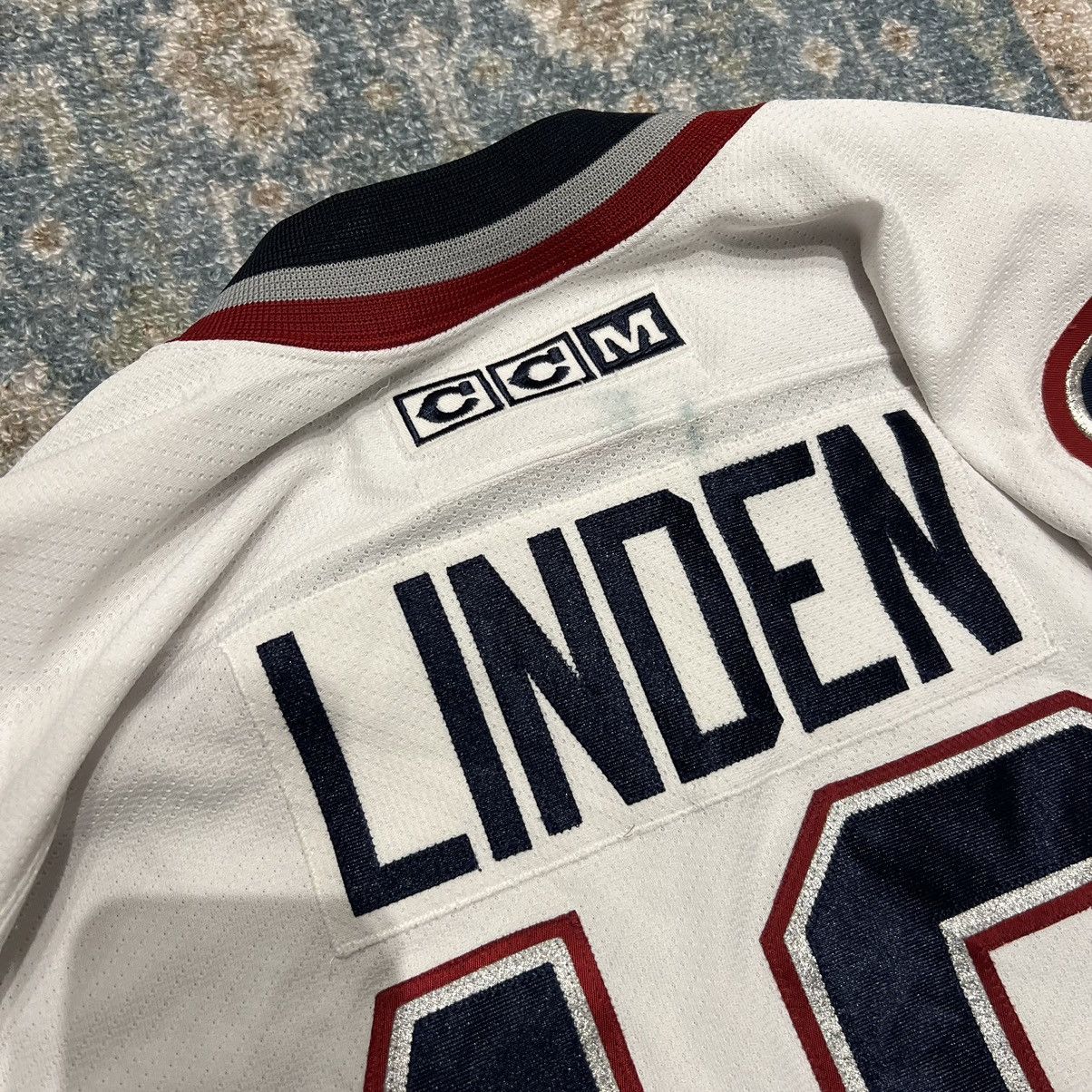 Ccm Vintage Vancouver Canucks hockey jersey Trevor linden Size US XL / EU 56 / 4 - 5 Thumbnail