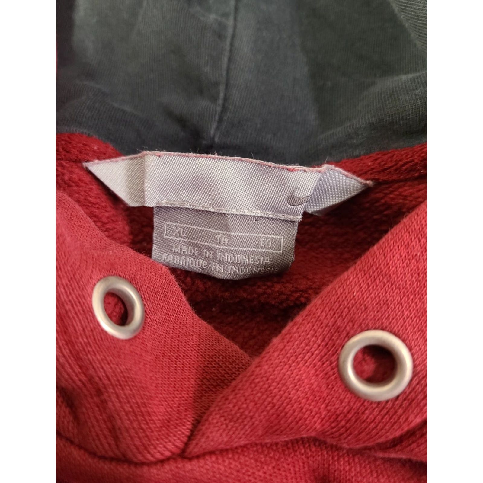 Nike VINTAGE Nike Hoodie Mens XL Red Swoosh Logo 90s Pullover Hooded Pocket Crew Neck Tonal Silver Tag Cotton Regular Size US XL / EU 56 / 4 - 6 Thumbnail