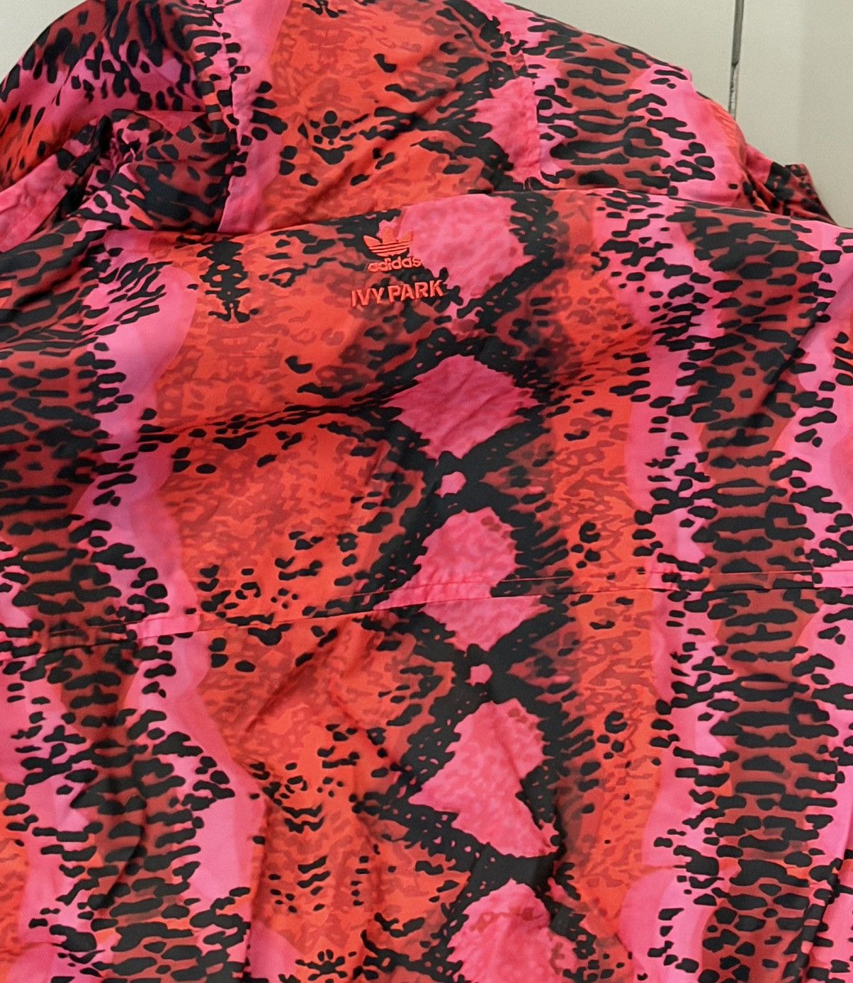 Ivy Park Adidas Ivy Park red snake print jacket Size XS / US 0-2 / IT 36-38 - 6 Thumbnail