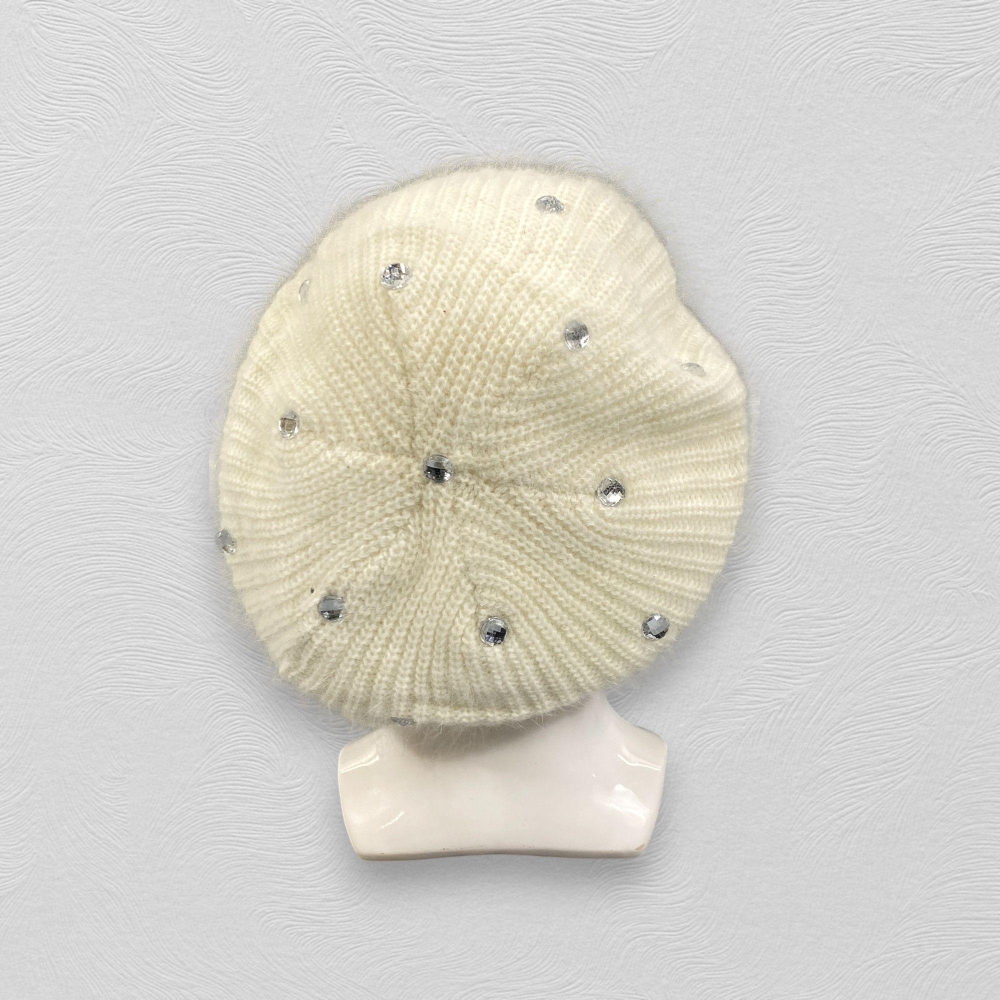 Japanese Brand White Knit Baret With Diamond -BN876 Size ONE SIZE - 3 Thumbnail