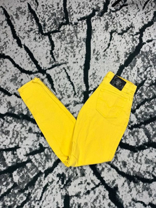 Versace Vintage Versace jeans pants yellow medusa logo S Size 26" / US 2 / IT 38 - 2 Thumbnail