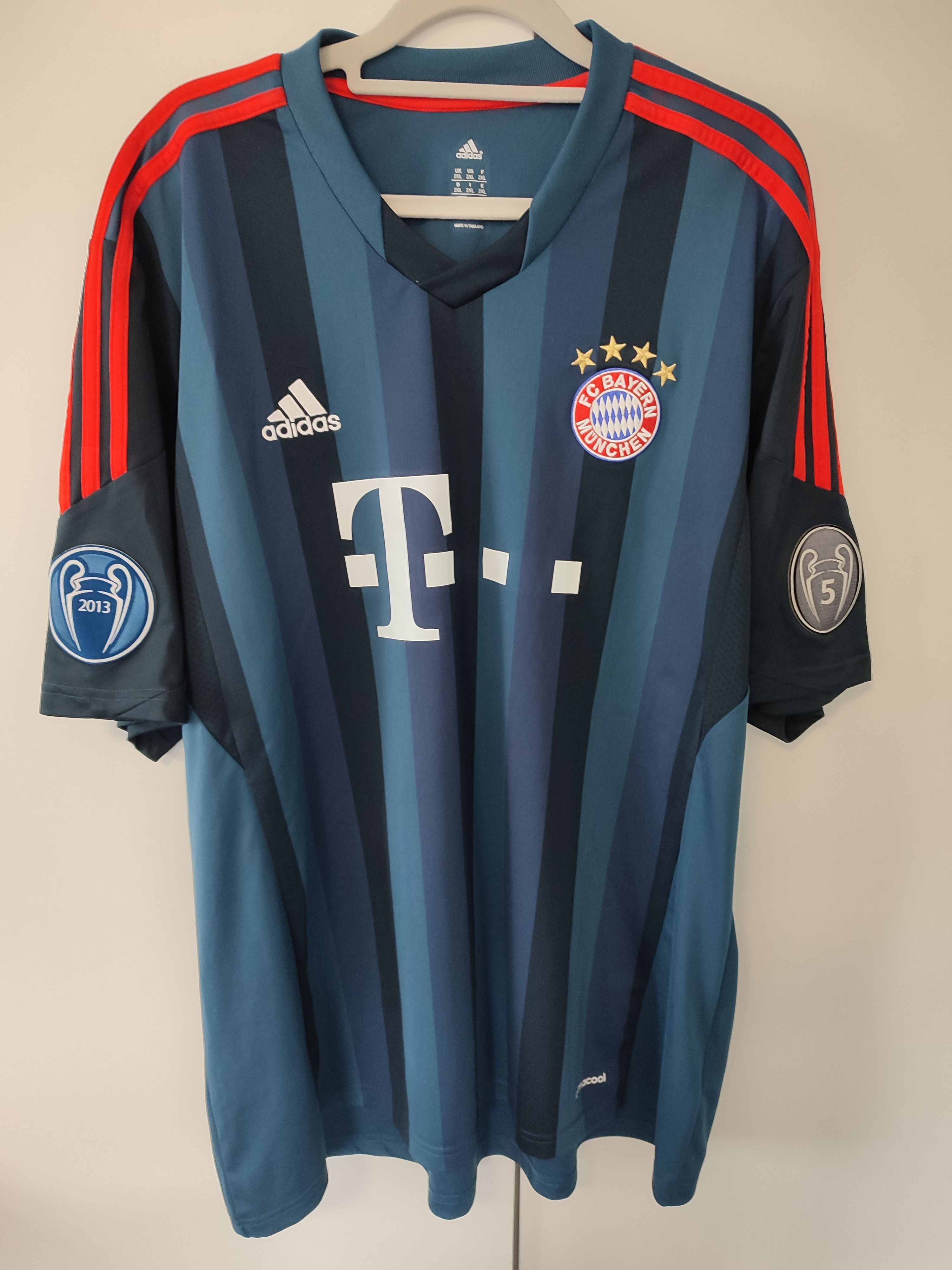 Adidas FC BAYERN MUNICH 2013/2014 THIRD FOOTBALL XL Size US XL / EU 56 / 4 - 1 Thumbnail