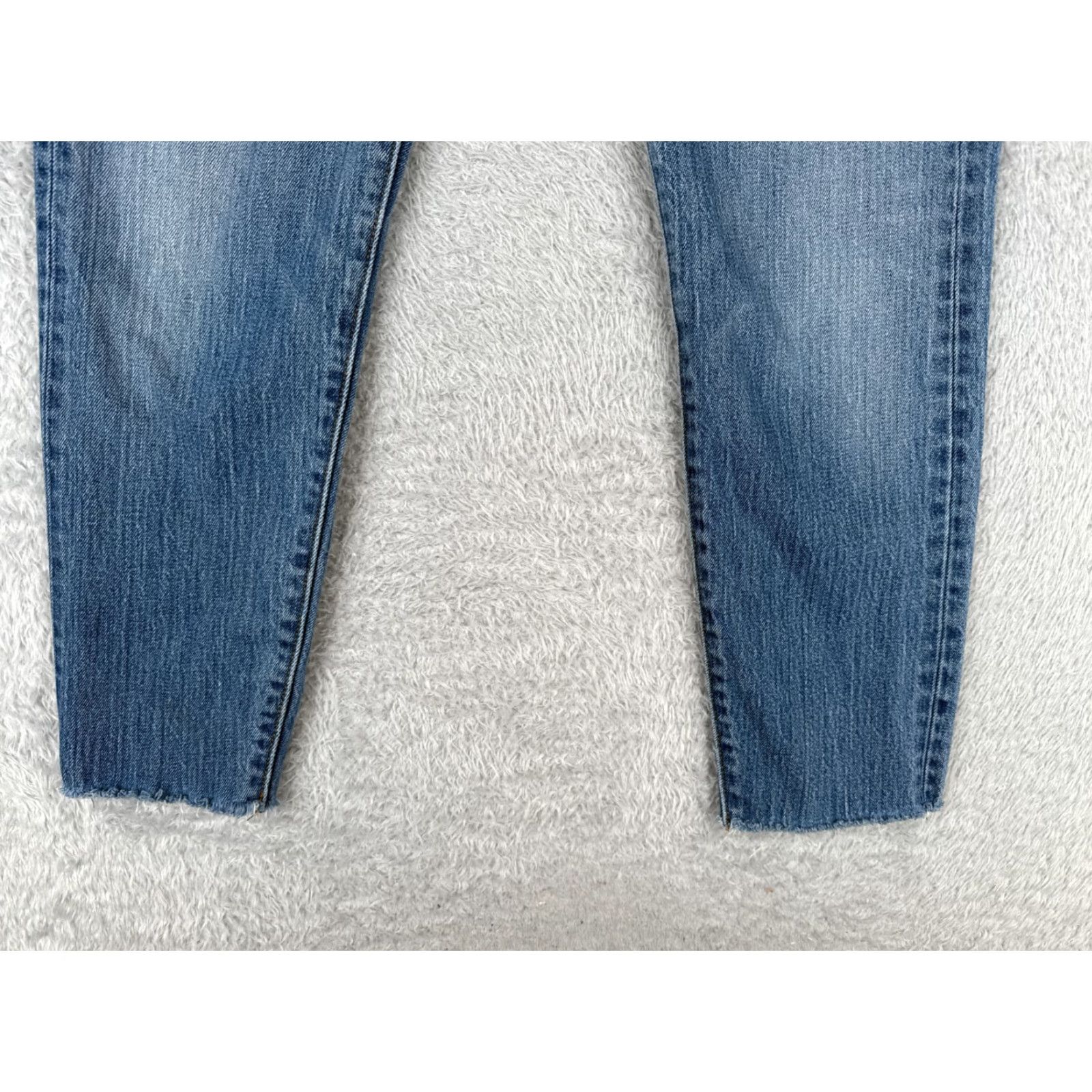 Levi's Levi's Women's Tapered Jeans 29 White Denim Casual Slimming Stretch Medium Wash 2010s Fall Spring Summer Size 29" - 2 Thumbnail