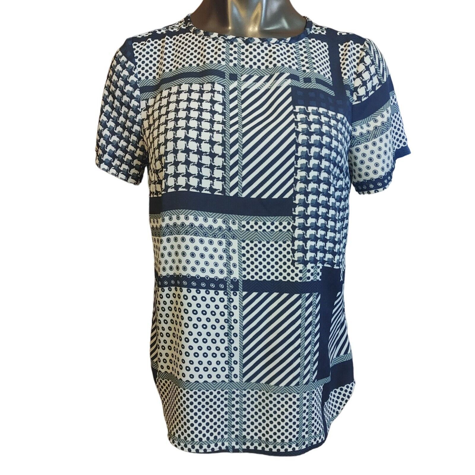 Cintas CintAs Women's Black/White Abstract Pattern T-shirt S Size S / US 4 / IT 40 - 1 Thumbnail