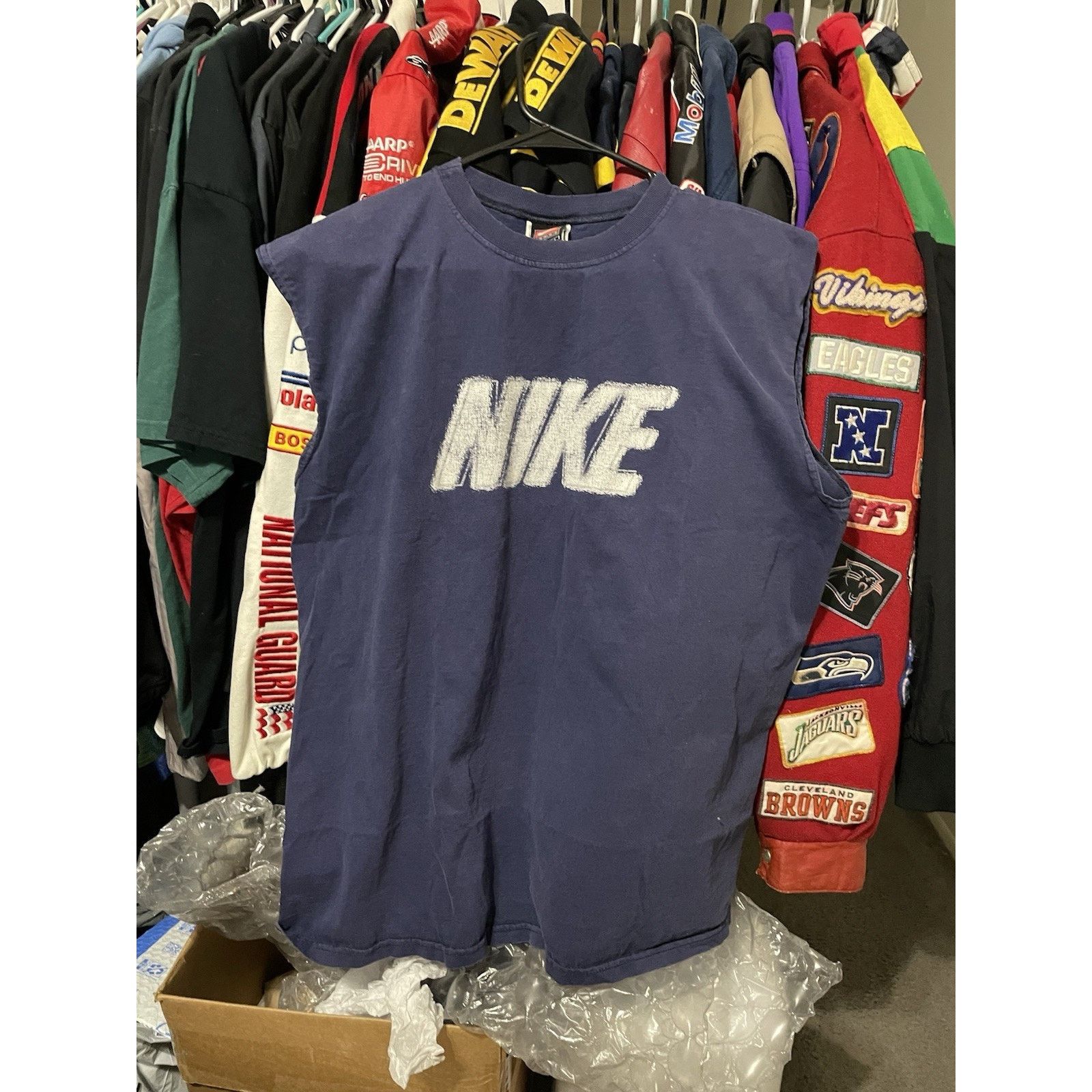 Nike Size L- VTG Nike Spell Out Center Logo T-Shirt Sleeveless Size US L / EU 52-54 / 3 - 1 Preview