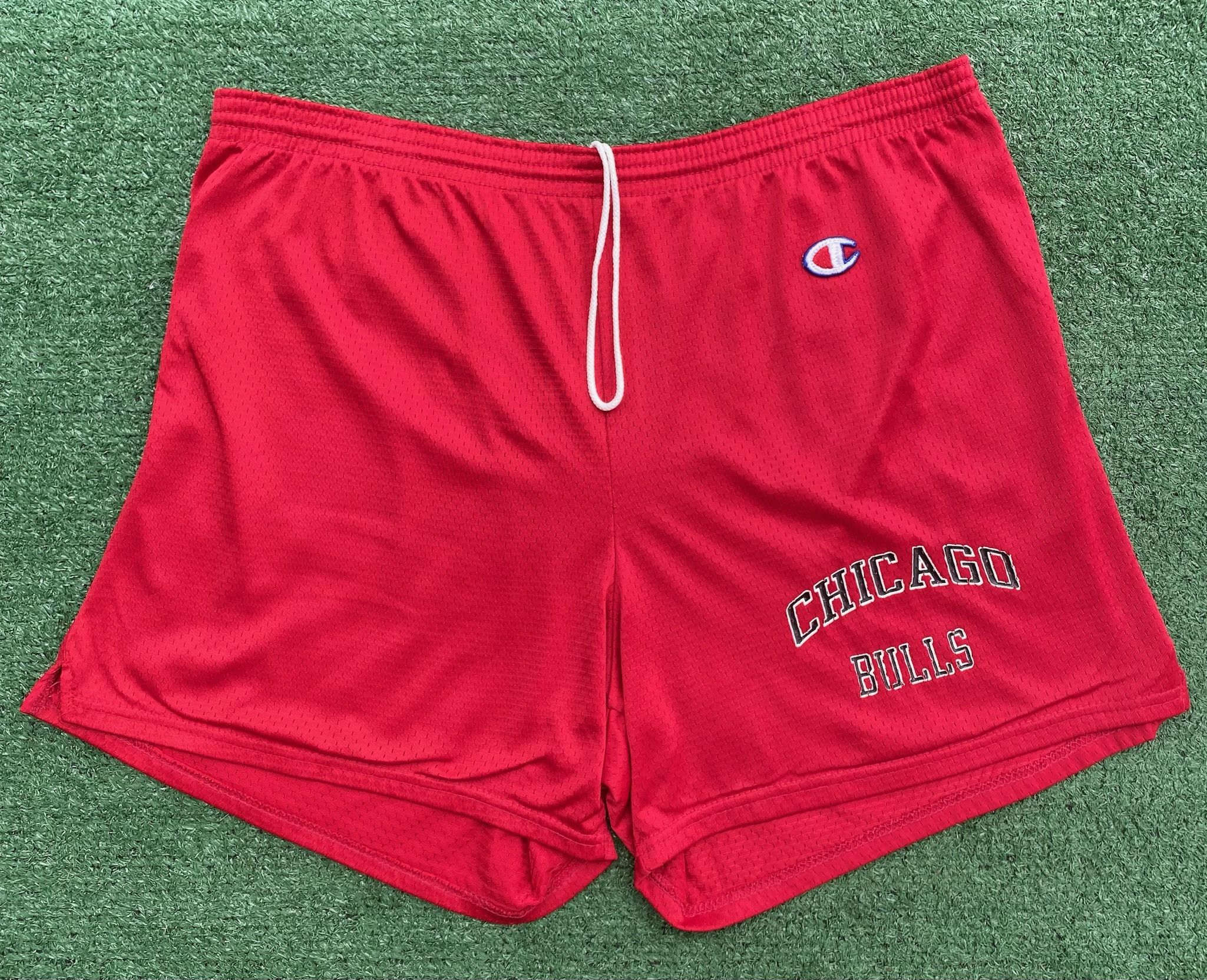 Champion 90’s Champion Chicago Bulls Mesh Gym Shorts Mens Medium Size US 34 / EU 50 - 1 Thumbnail