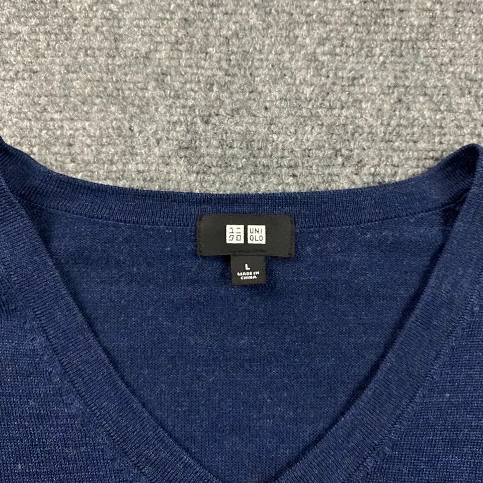 Uniqlo Uniqlo Sweater Mens Large Blue V-Neck Pullover Casual Wool Size US L / EU 52-54 / 3 - 3 Thumbnail