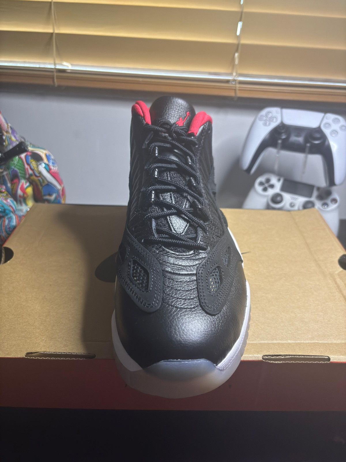 Jordan Brand Nike Air Jordan 11 Retro Size US 11 / EU 44 - 2 Thumbnail