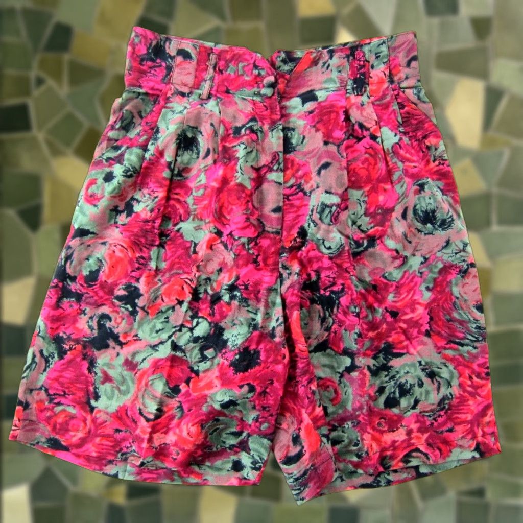 Vintage VINTAGE La BELLE Bermuda Shorts Pink Green Black Floral Pocket High Rise Pleated M Size 30" / US 8 / IT 44 - 1 Thumbnail