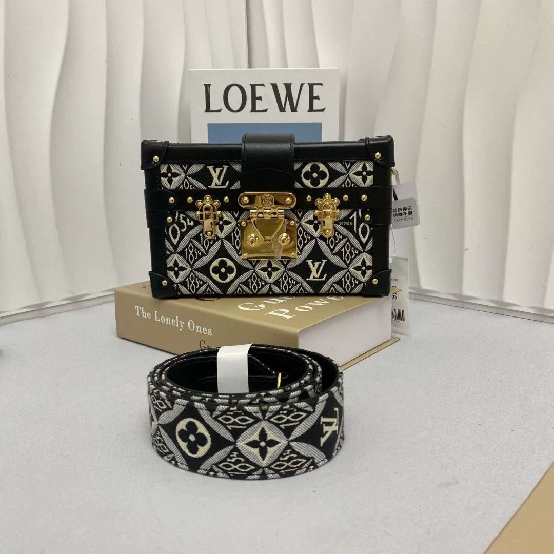 Louis Vuitton Pre-loved Bag Very good condition Size ONE SIZE - 1 Thumbnail