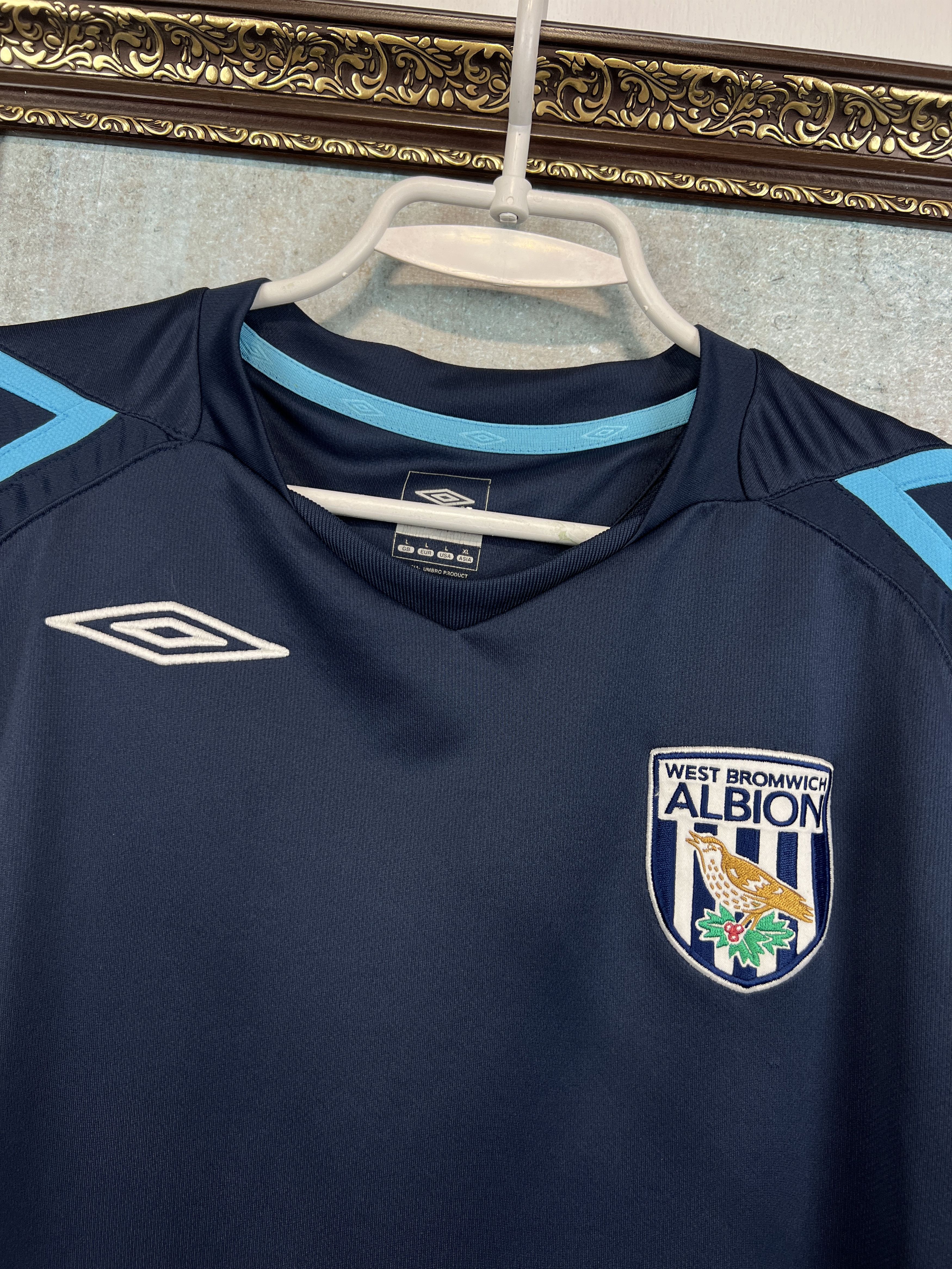 Umbro West Bromwich Albion Football Train Shirt Jersey Trikot Size US L / EU 52-54 / 3 - 3 Thumbnail
