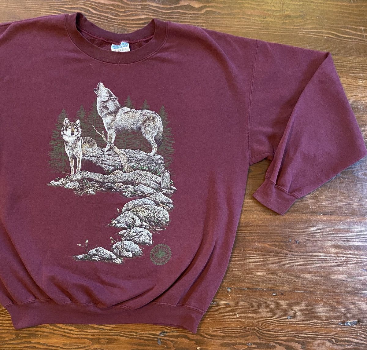 Gildan × Vintage Vintage 90’s Howling Wolf Maroon Crewneck Sweatshirt Size US XL / EU 56 / 4 - 1 Thumbnail