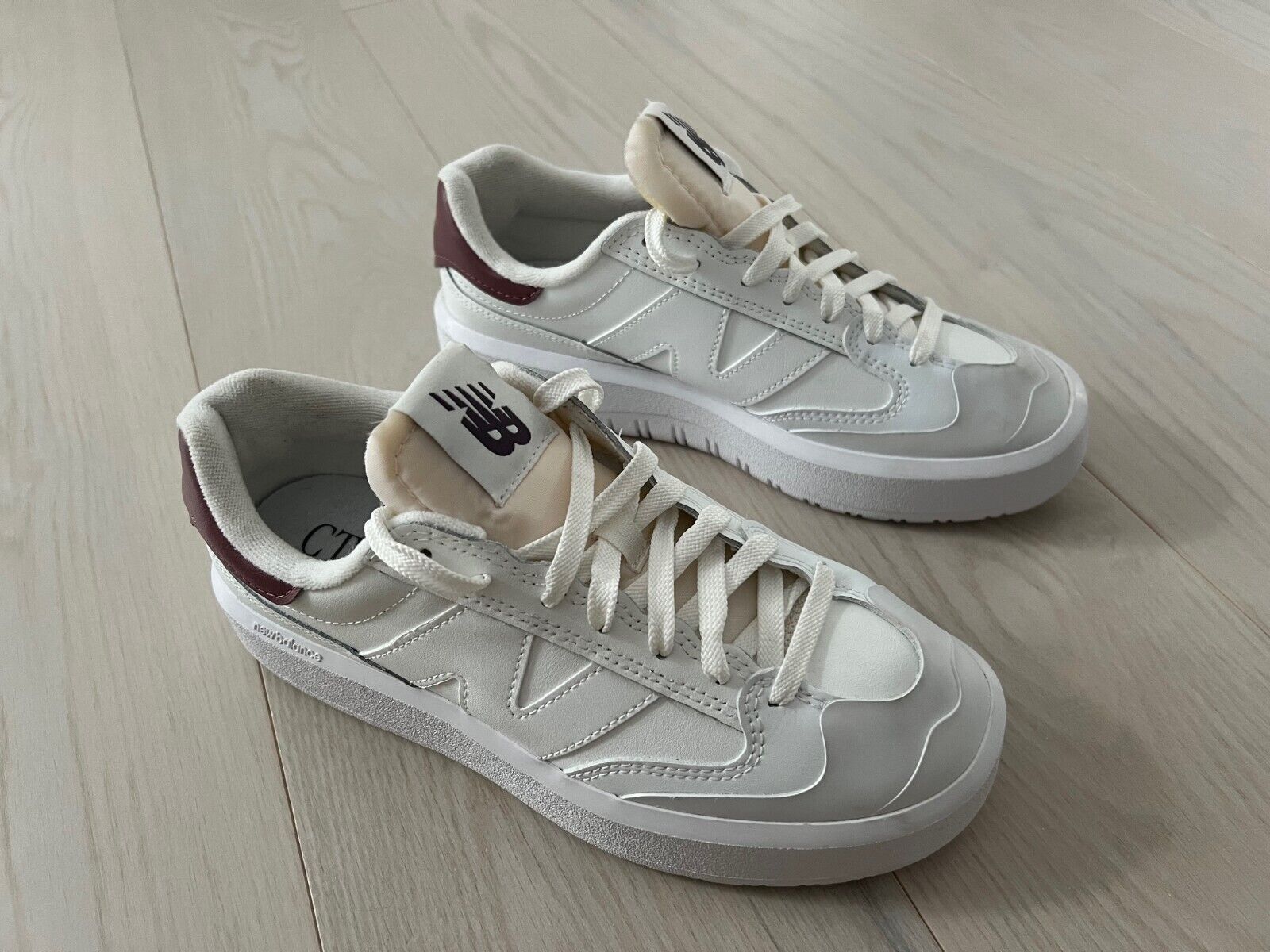 New Balance New Balance CT302 Platform Sneaker White Burgundy M7 / W8.5 Size US 7 / EU 40 - 2 Thumbnail