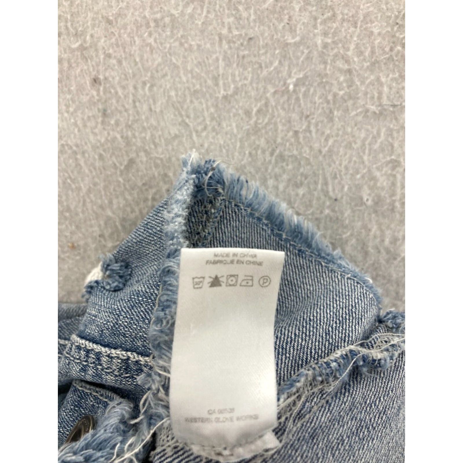 Silver Jeans Co. Silver Jeans Denim Vest Womens Small Blue Distressed Button Up Pockets Raw Hem Size 28" / US 6 / IT 42 - 7 Thumbnail