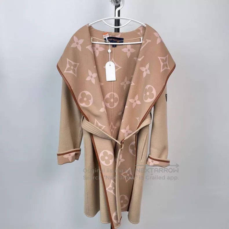 Louis Vuitton Louis Vuitton Cream presbyopic bathrobe coat Size XS / US 0-2 / IT 36-38 - 1 Thumbnail