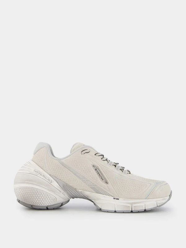o1srvl11e0524 Tk-Mx Runners in Light Grey