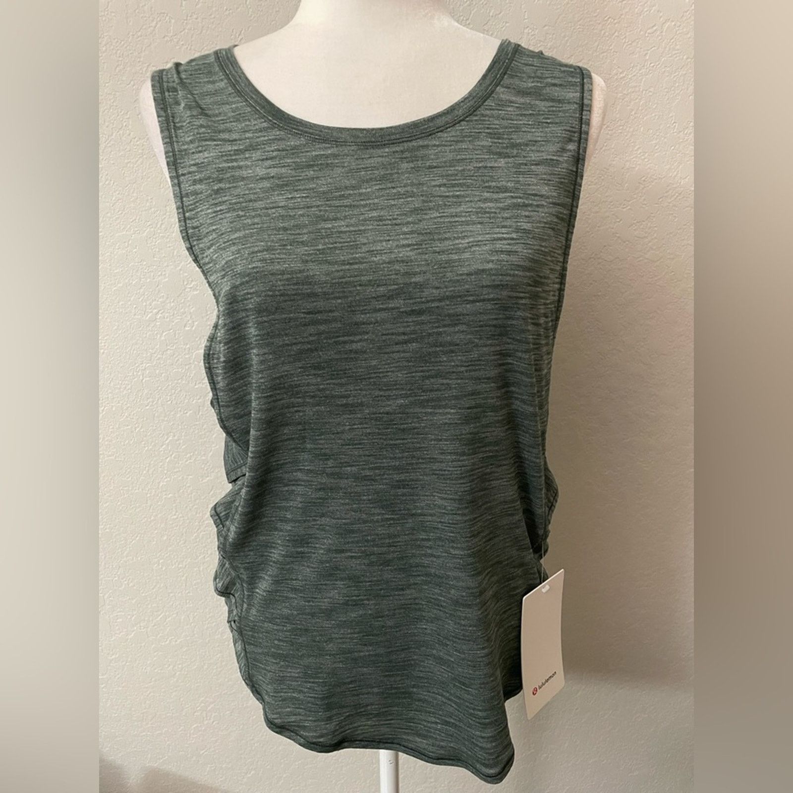 Lululemon Lululemon Var-City Muscle Tank in heathered green - size 6 Size M / US 6-8 / IT 42-44 - 1 Thumbnail
