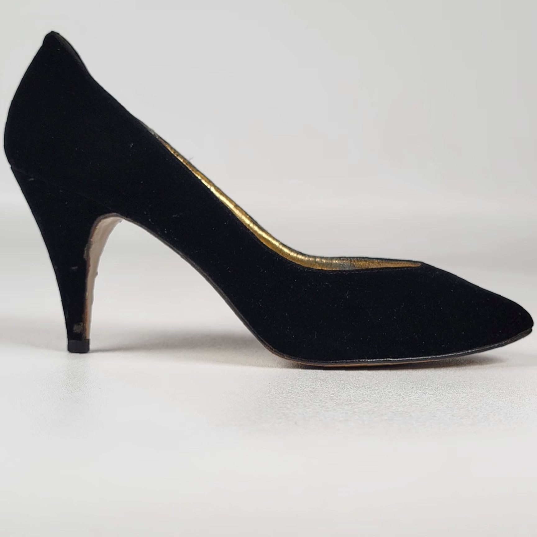 Vintage Nina Kitten Heels Black Velvet Women's Size 7 M Shoes Dressy Vintage Pump Pointed Toe Slip On Leather Modern 90s Wedding Size M / US 6-8 / IT 42-44 - 4 Thumbnail