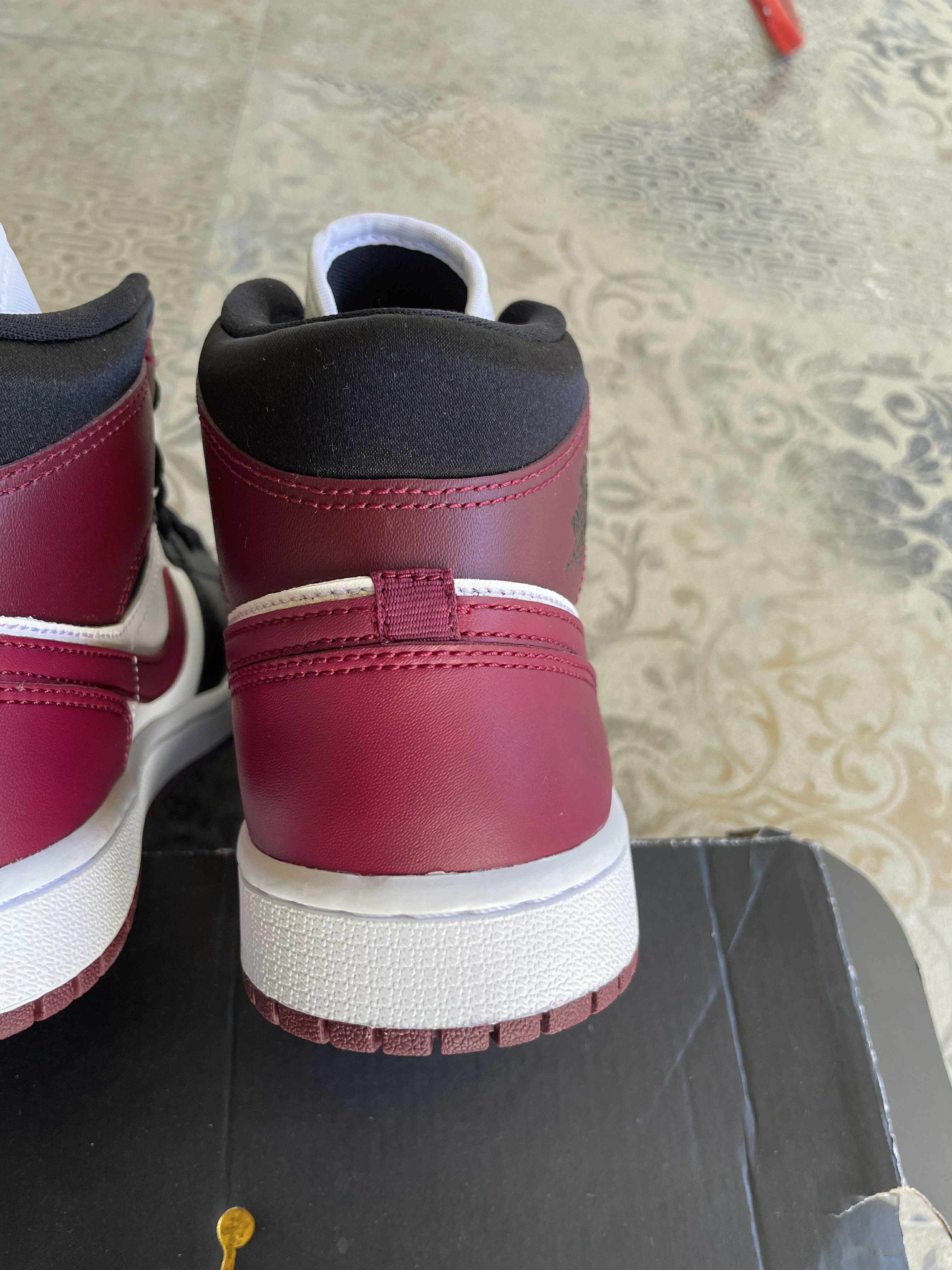 Jordan Brand Womens Air Jordan 1 Mid Beetroot Burgundy US7.5 Size US 6 / EU 39 - 9 Thumbnail