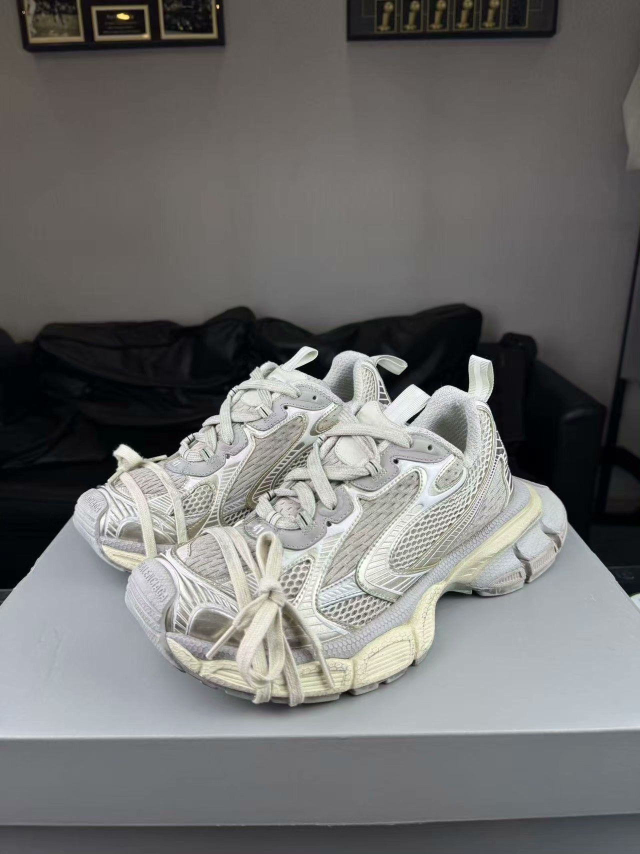 Balenciaga Balenciaga Gold Lowtop Sneakers 8.5 Men Size US 8.5 / EU 41-42 - 1 Thumbnail