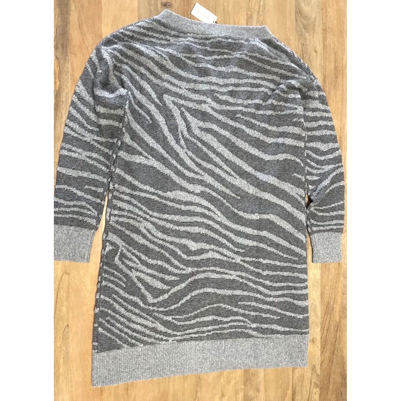 Banana Republic NWT Banana Republic Dress Knit Long Sleeve Knee Dress Zebra Size M Gray V-Neck Pullover Knit Maxi Dress Womens M Size M / US 6-8 / IT 42-44 - 2 Thumbnail