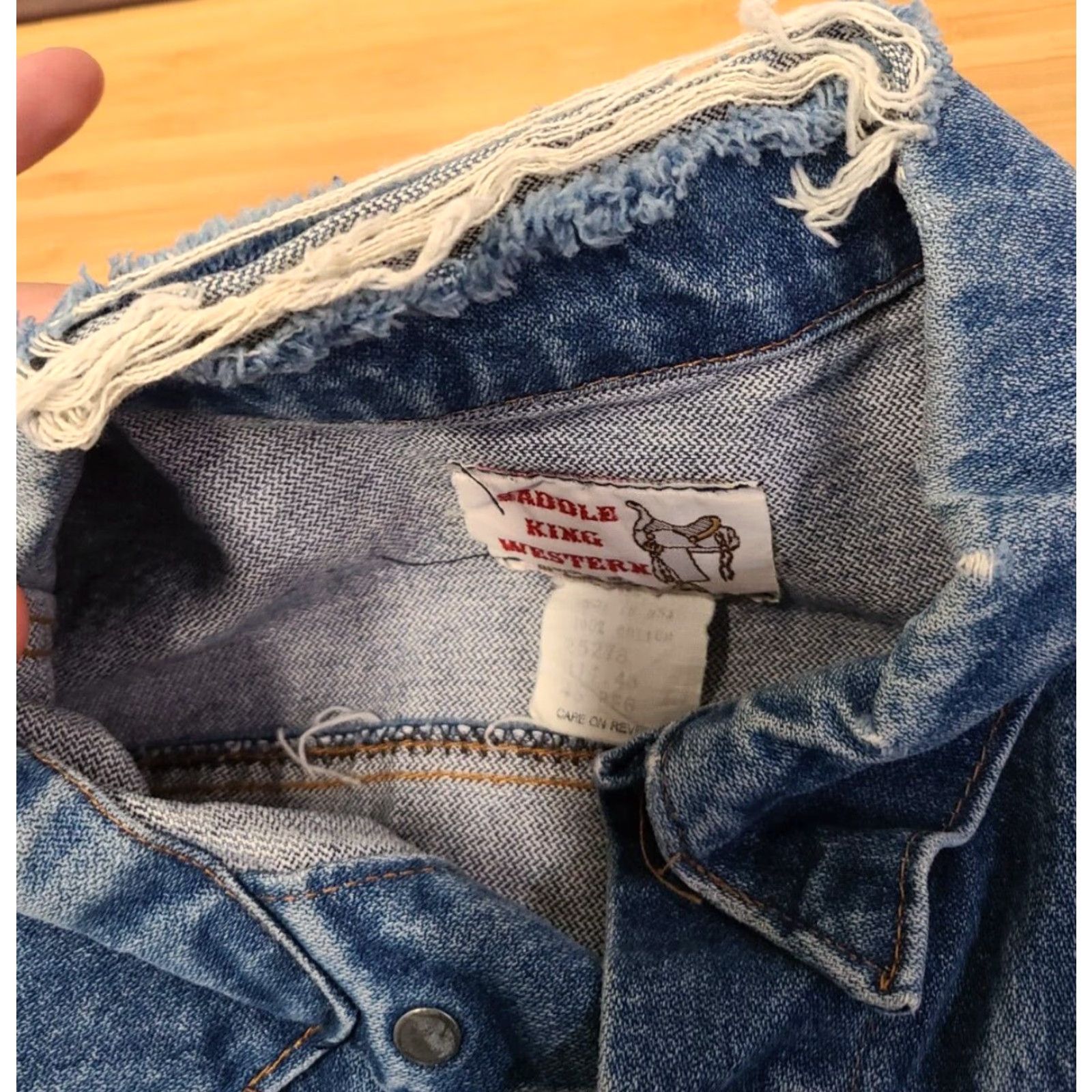 Vintage VINTAGE Saddle King Western Denim Jacket USA Made Men 46 Regular Blue Denim Jacket with Pockets Mens Size US 30 / EU 46 - 7 Thumbnail