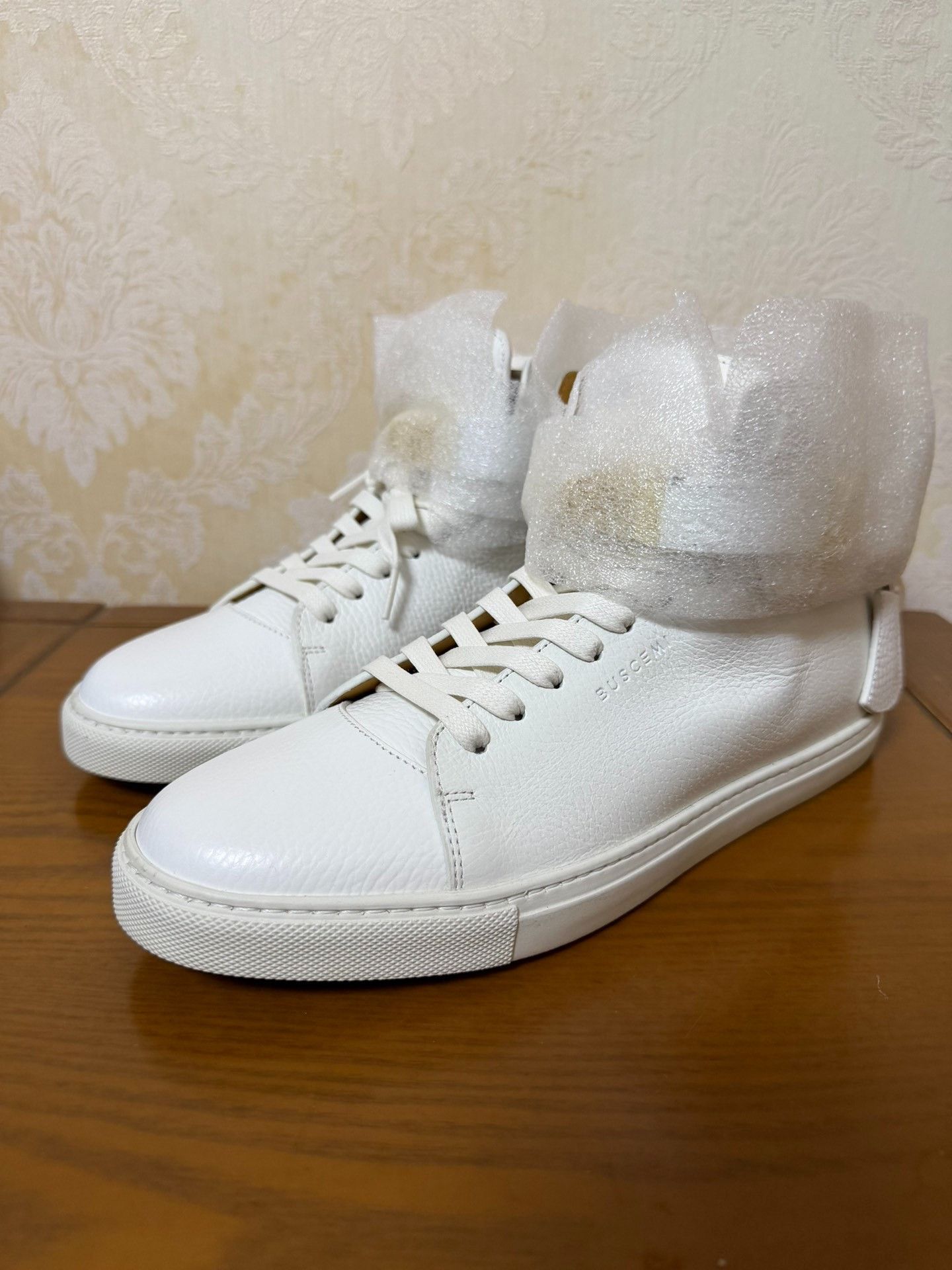 Buscemi Buscemi White Hitop Sneakers 8 Men Size US 8 / EU 41 - 1 Thumbnail