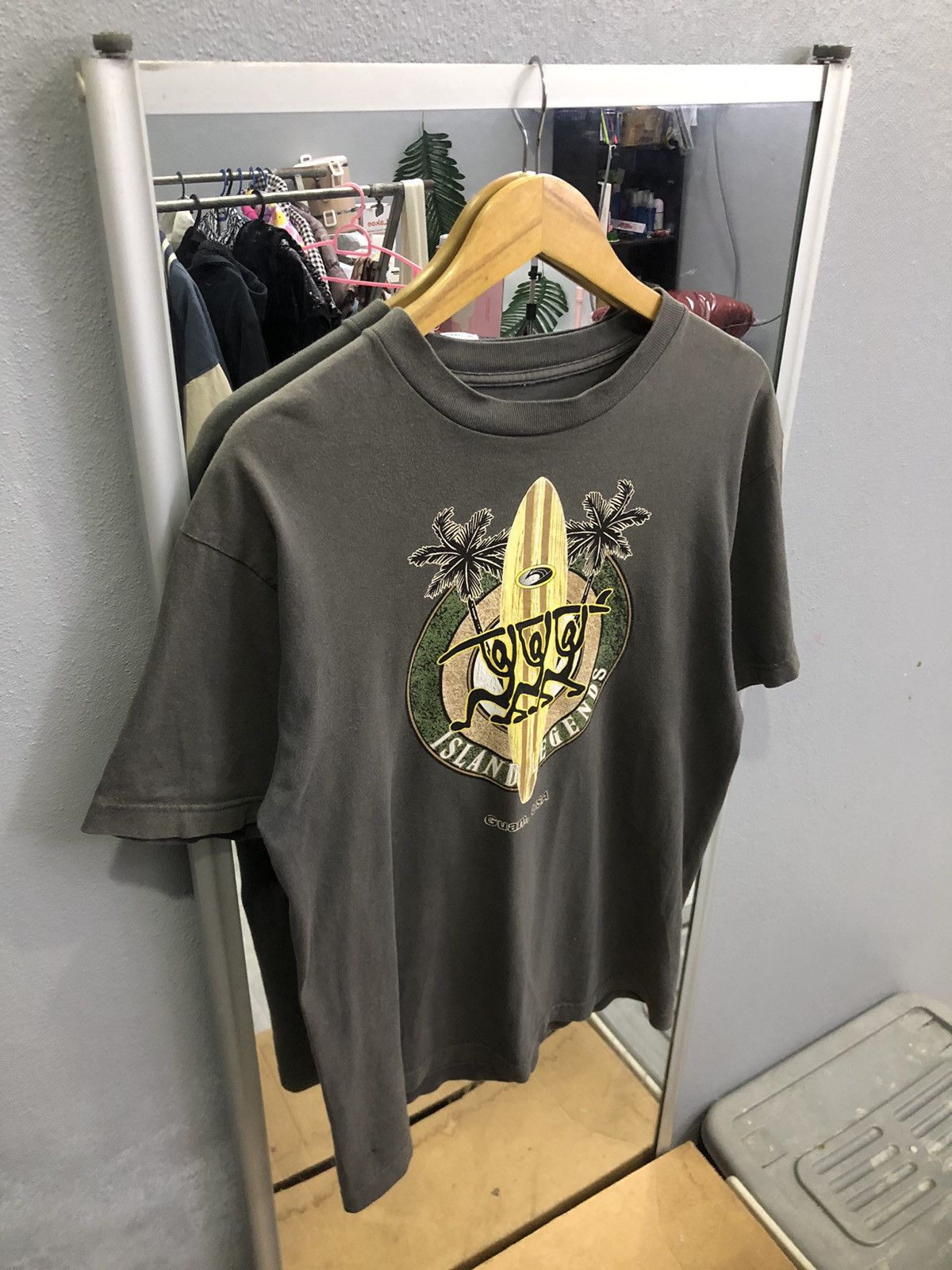 Vintage Vintage “Island Legends” Hawaii Surf Tee Size US S / EU 44-46 / 1 - 3 Thumbnail