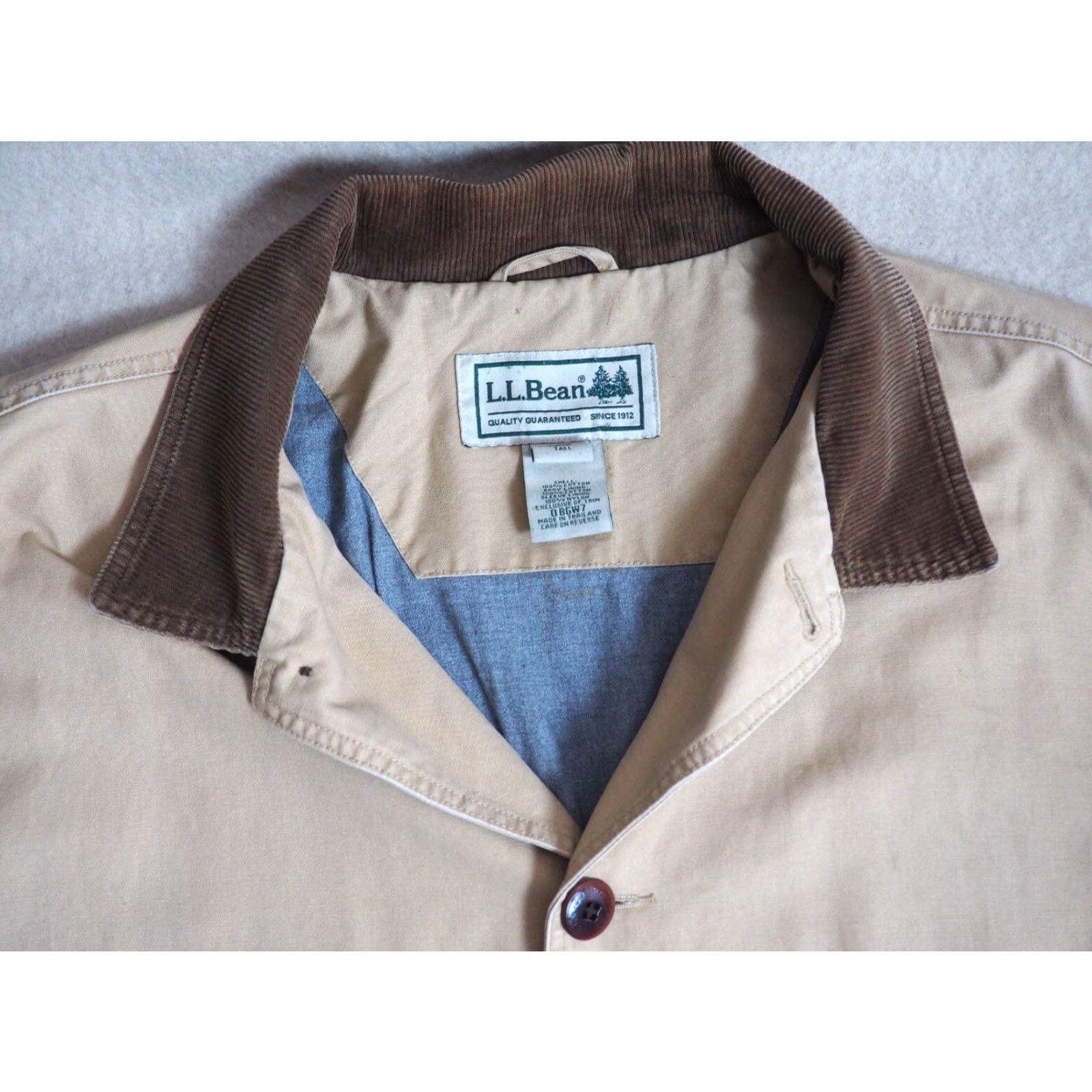 Vintage VINTAGE LL Bean Jacket Chore Canvas Beige Tan 90s Mens XLT Button Collar Pockets Mid-Length - 26" Pit to Pit, 35" Length Size US XL / EU 56 / 4 - 2 Thumbnail