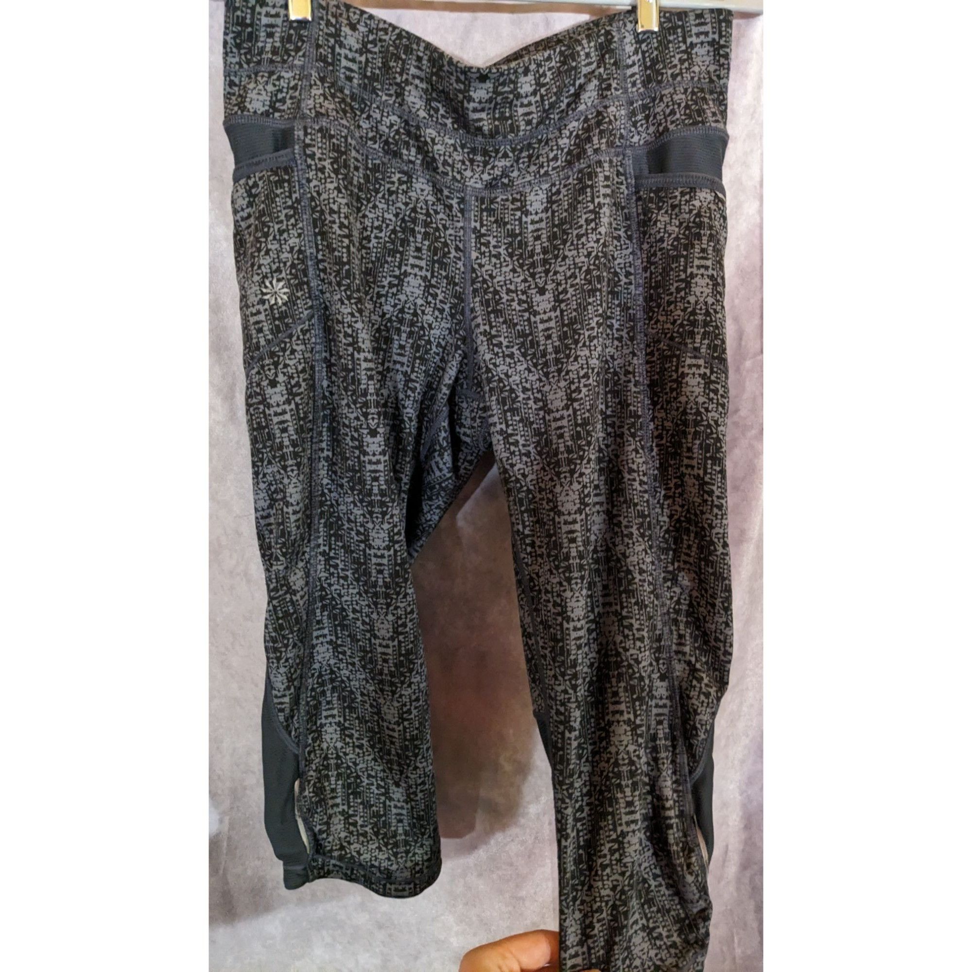 Athleta Athleta Black/Gray Textured Printed Cropped Leggings S With Size 28" / US 6 / IT 42 - 5 Thumbnail