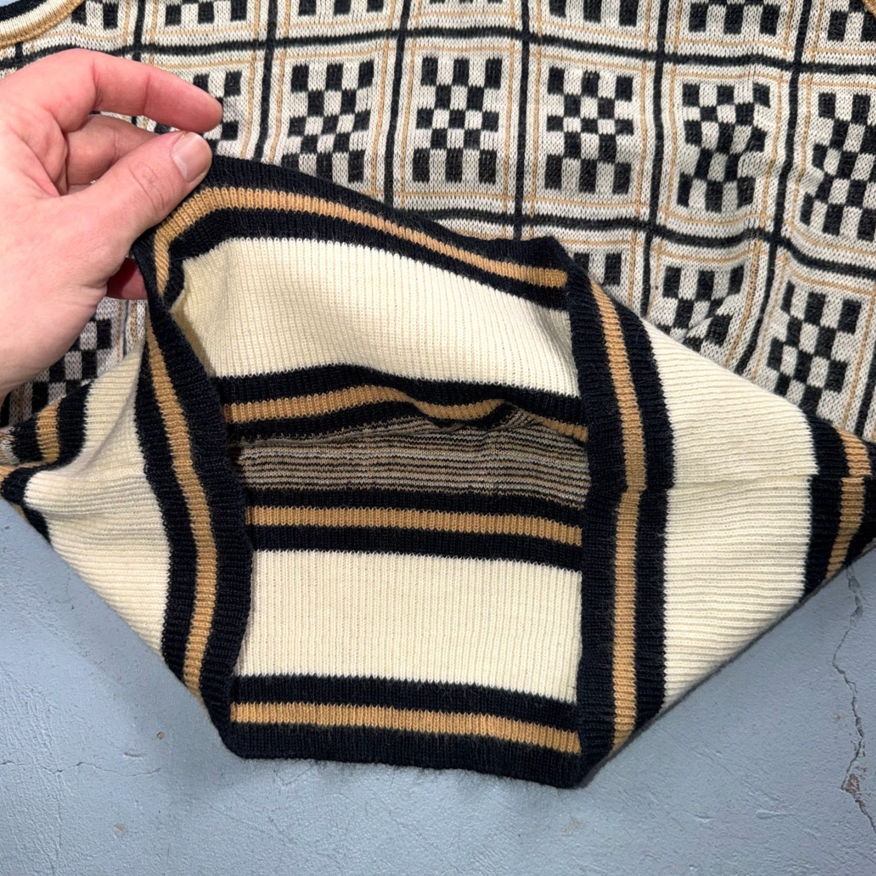 Etro VTG Geometric Sweater Vest Womens S Yellow Black 70s Retro Eclectic 1970s Cool Satin? Size XS / US 0-2 / IT 36-38 - 5 Thumbnail