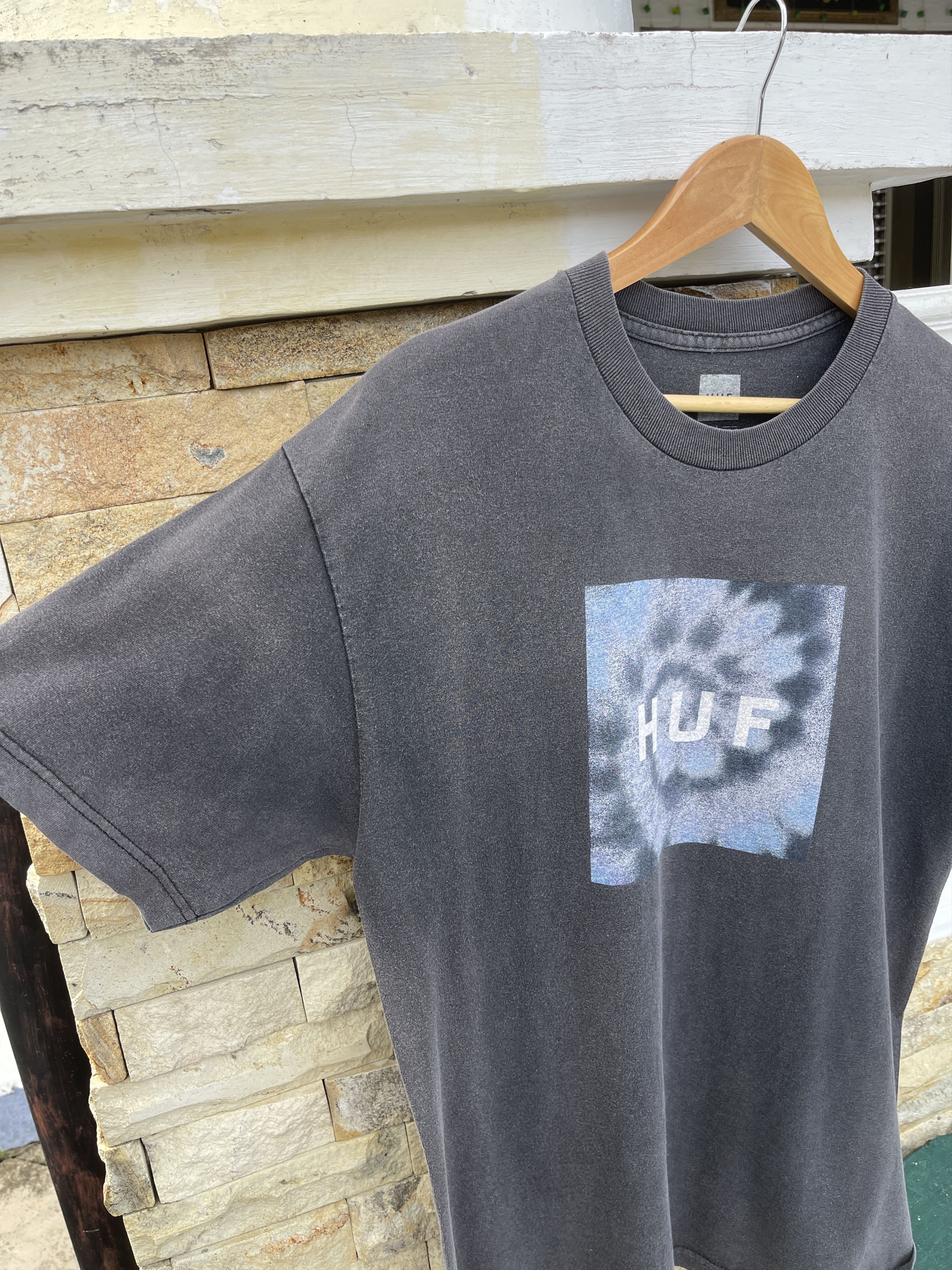 Huf Last Drop🔥Rare🔥Vintage HUF Skateboard Box Logo Sun Faded Tee Size US L / EU 52-54 / 3 - 6 Thumbnail