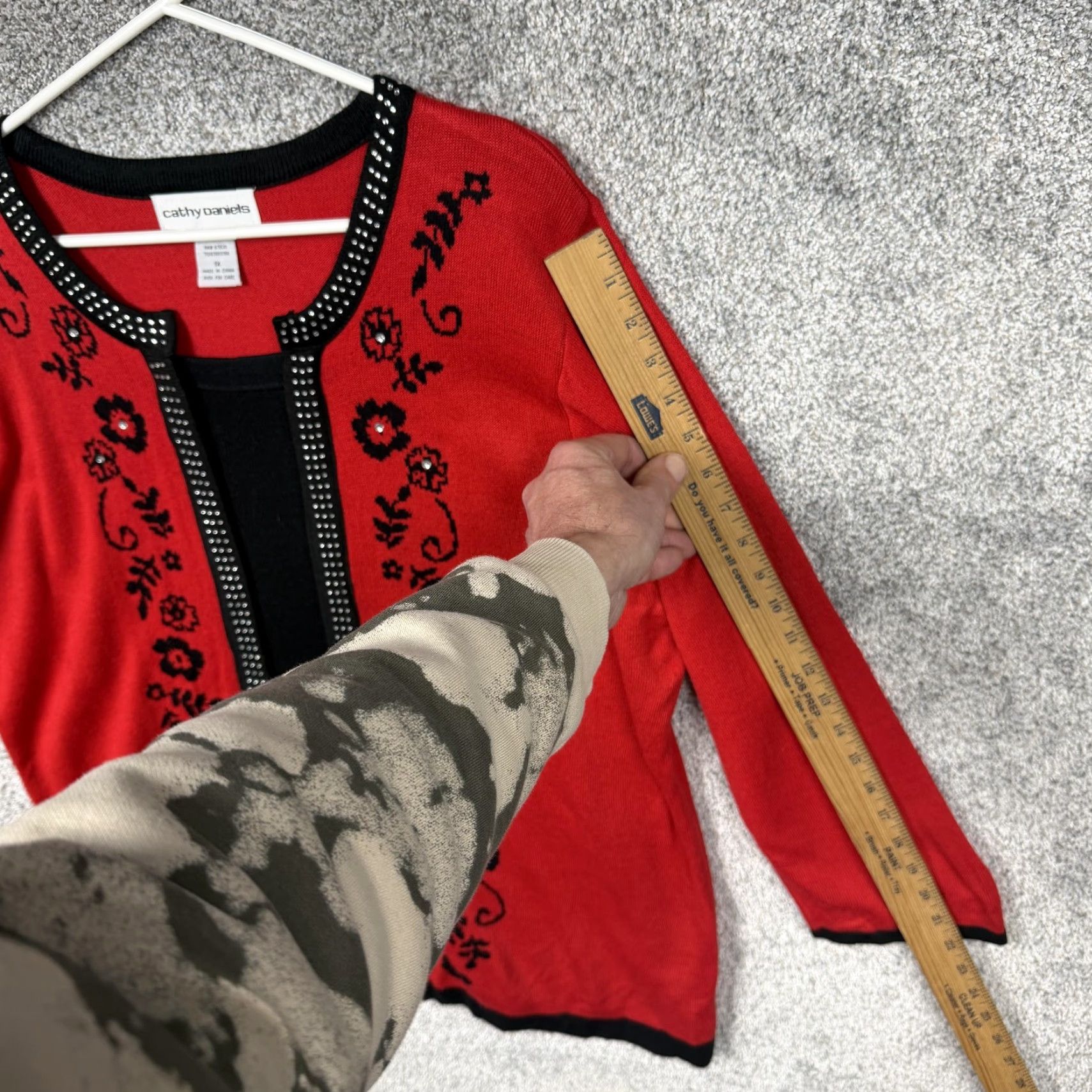 Vintage Cathy Daniels Cardigan Sweater Womens 1X Red Floral Rhinestone Embroidered Open Front 3/4 Sleeve Knit Black Trim Fashion Cardigan Size XL / US 12-14 / IT 48-50 - 3 Thumbnail